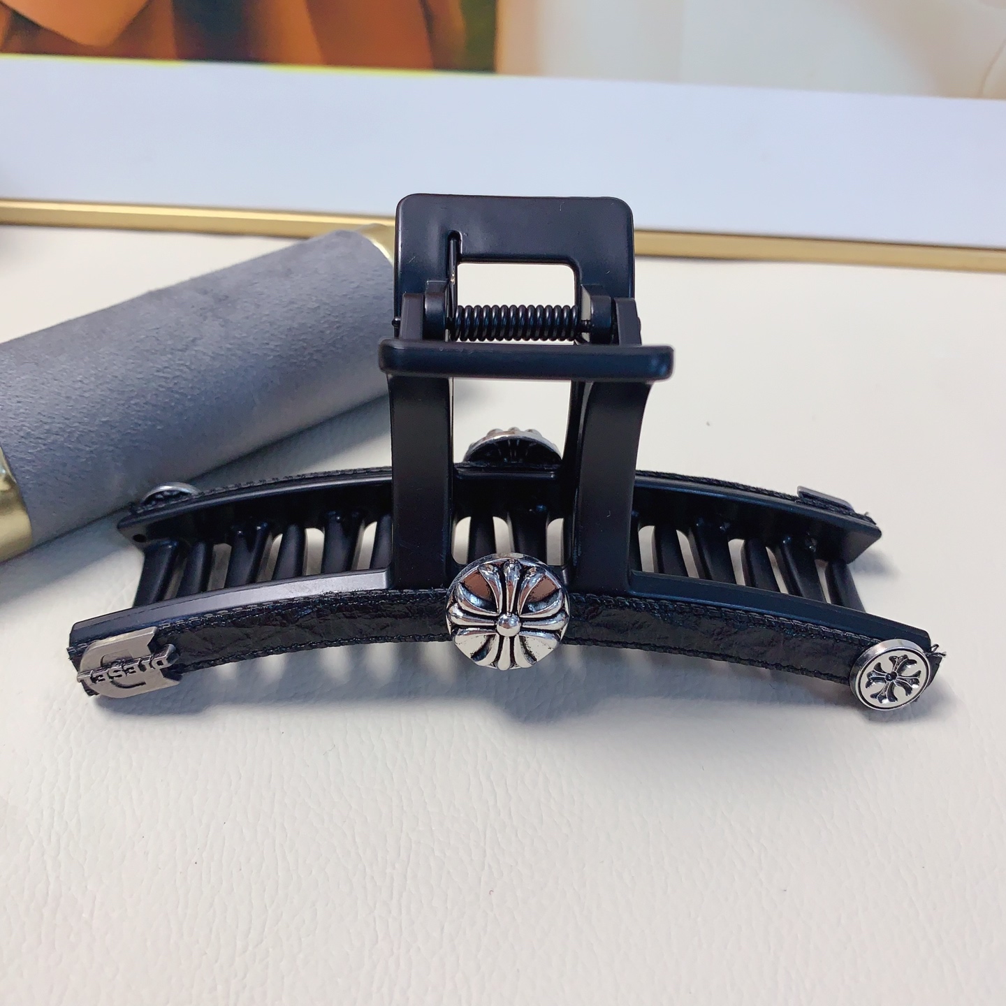 Pinza de cuero estilo Chrome Hearts, pinza de cuero elegante y versátil para el uso diario, artículo pequeño exquisito,…