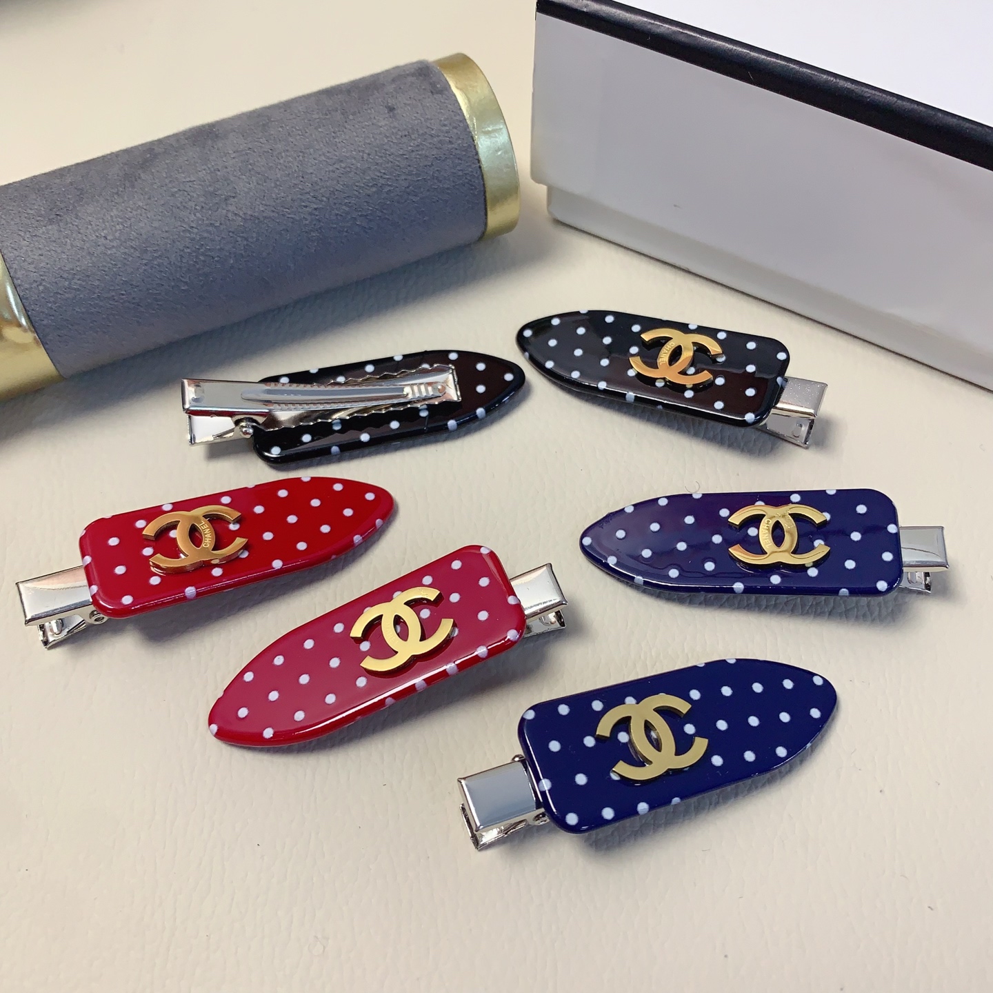 Chanel pequeño Chanel pinza para el cabello, pinza de acero de titanio con logo de acetato, pinza lateral, pequeño acce…