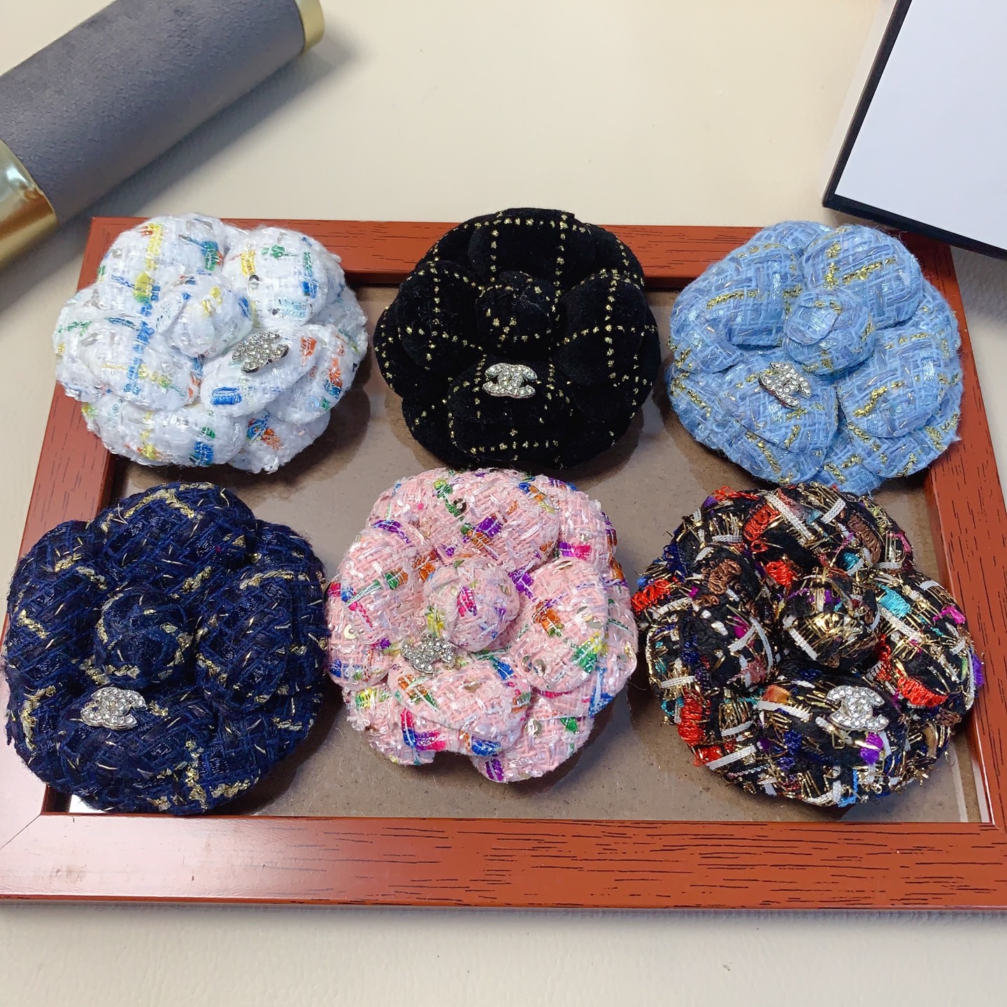 Chanel broche, broche de camelia de lujo ligero, de doble uso como broche y pinza para el pelo, exquisito, imprescindib…