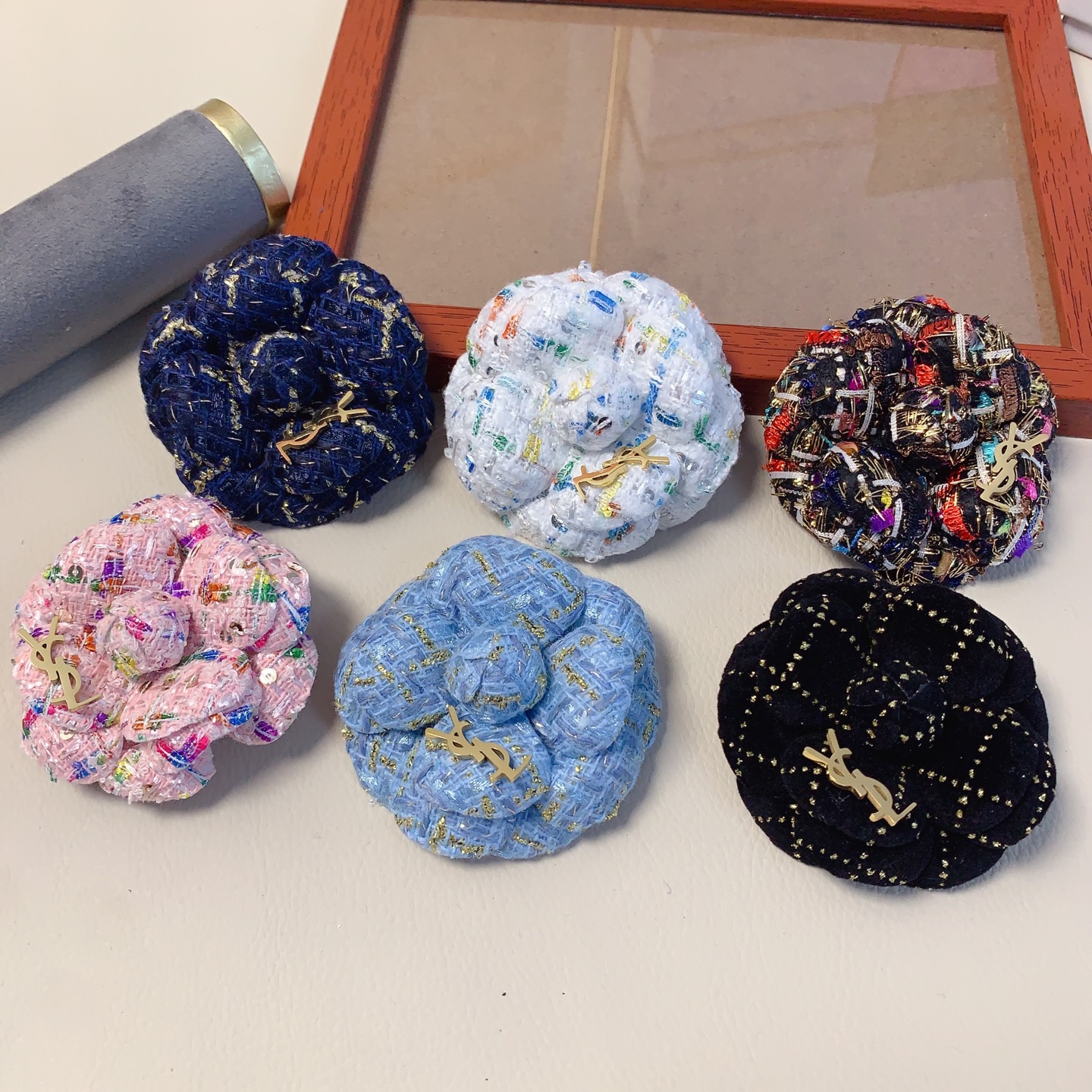 YSL Saint Laurent YSL broche, broche de camelia estilo Chanel ligero y lujoso, broche y clip para el cabello de doble u…