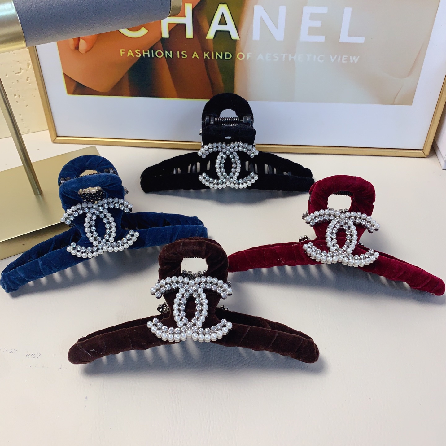 Pinza para el cabello Chanel, pinza de terciopelo con doble C y perlas, elegante y versátil, accesorio diario exquisito…