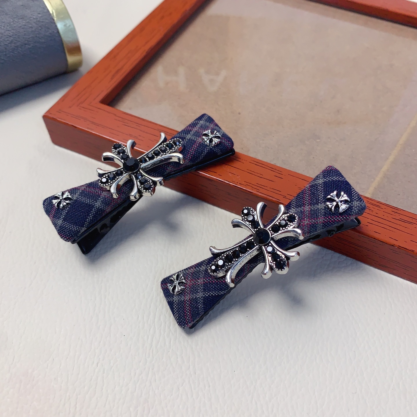 Pinza para el cabello Chrome Hearts, nueva pinza para el borde, accesorio diario exquisito, elegante y versátil, impres…