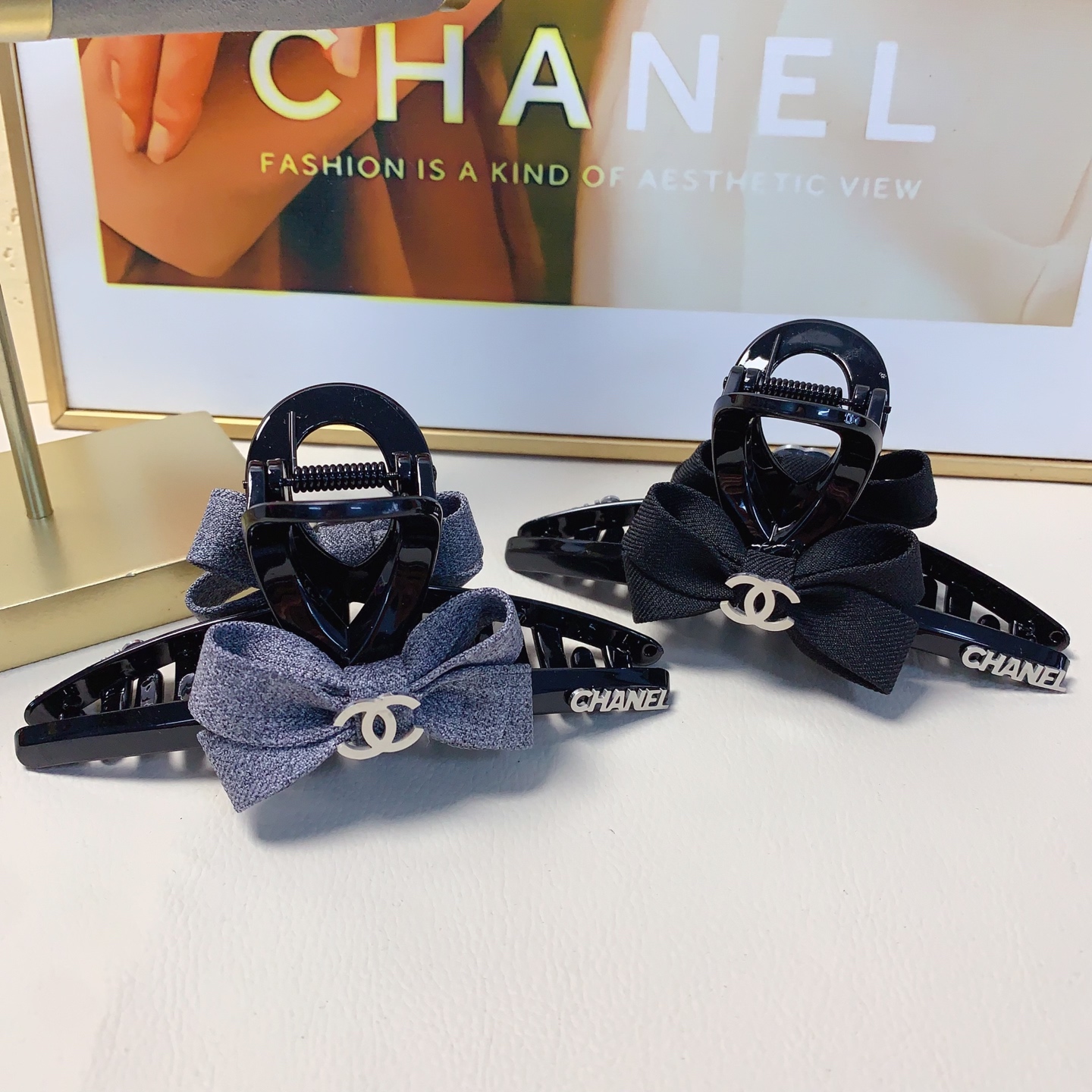 chanel pequeño, pinza de pelo chanel, pinza con lazo y logo de acero titanio, elegante y versátil para el día a día, im…