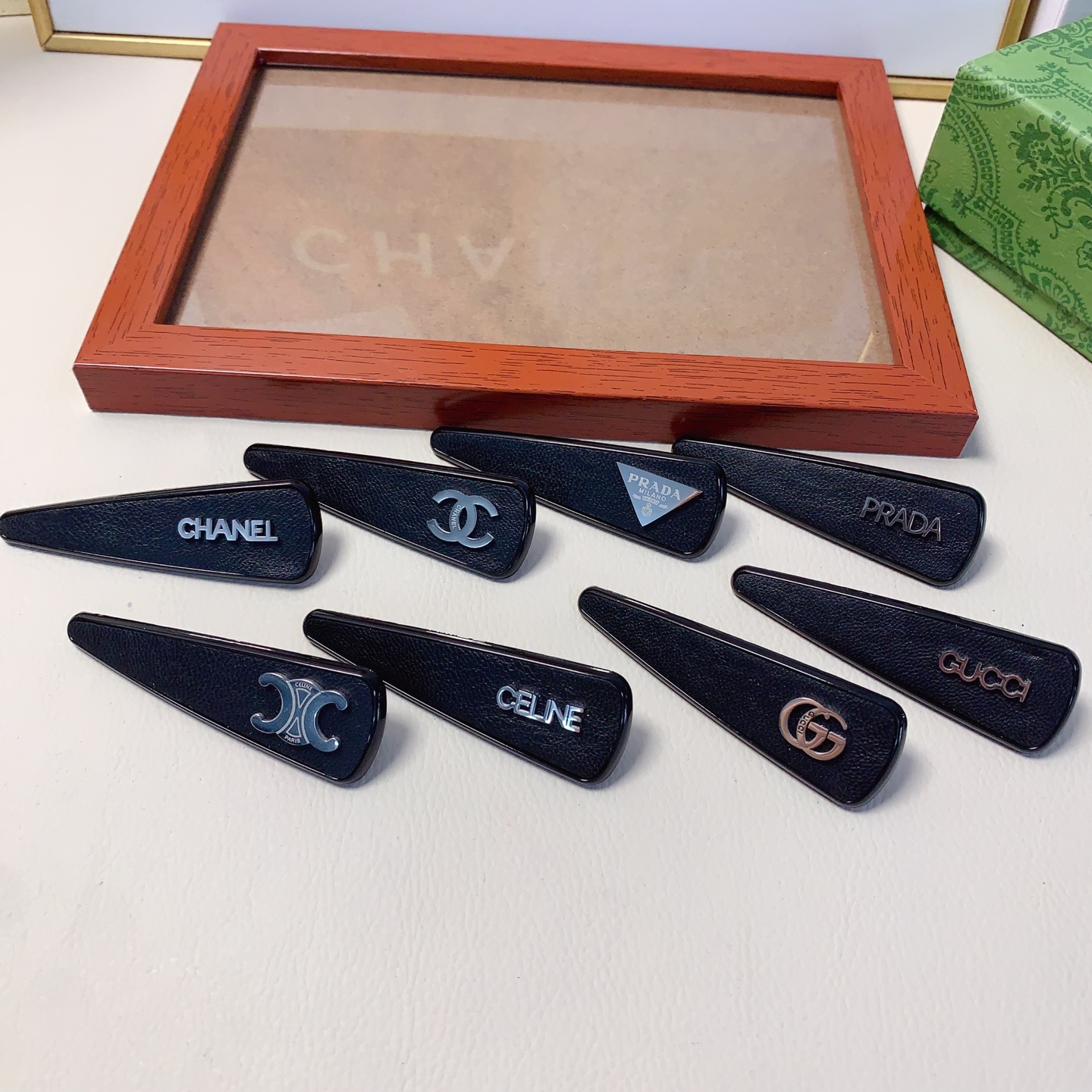 Imagen de colección de clips: chanel pequeño, Prada, celine, Gucci, clip lateral con logo de acero titanio AB, pequeño …