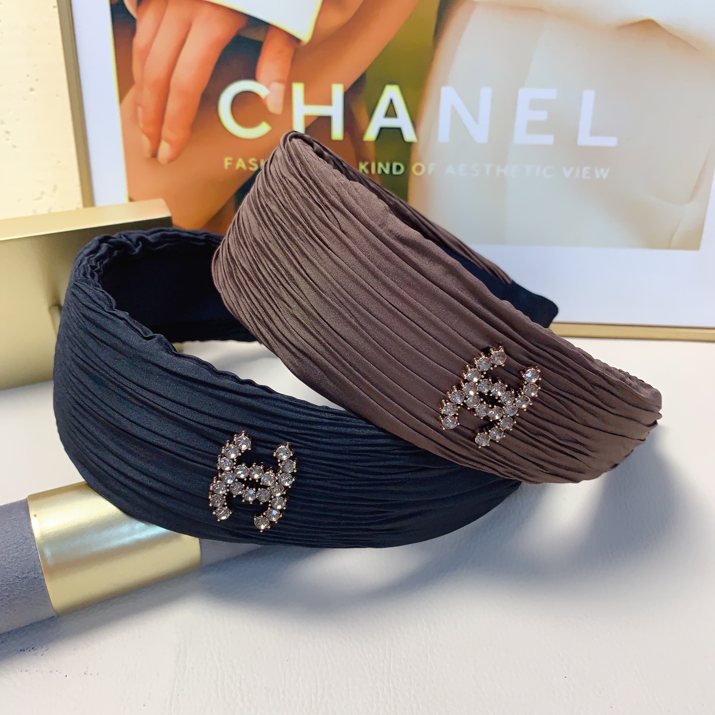 Chanel pequeño Chanel diadema diadema de satén con pedrería, estilo lujo, elegante y versátil, imprescindible para hada…