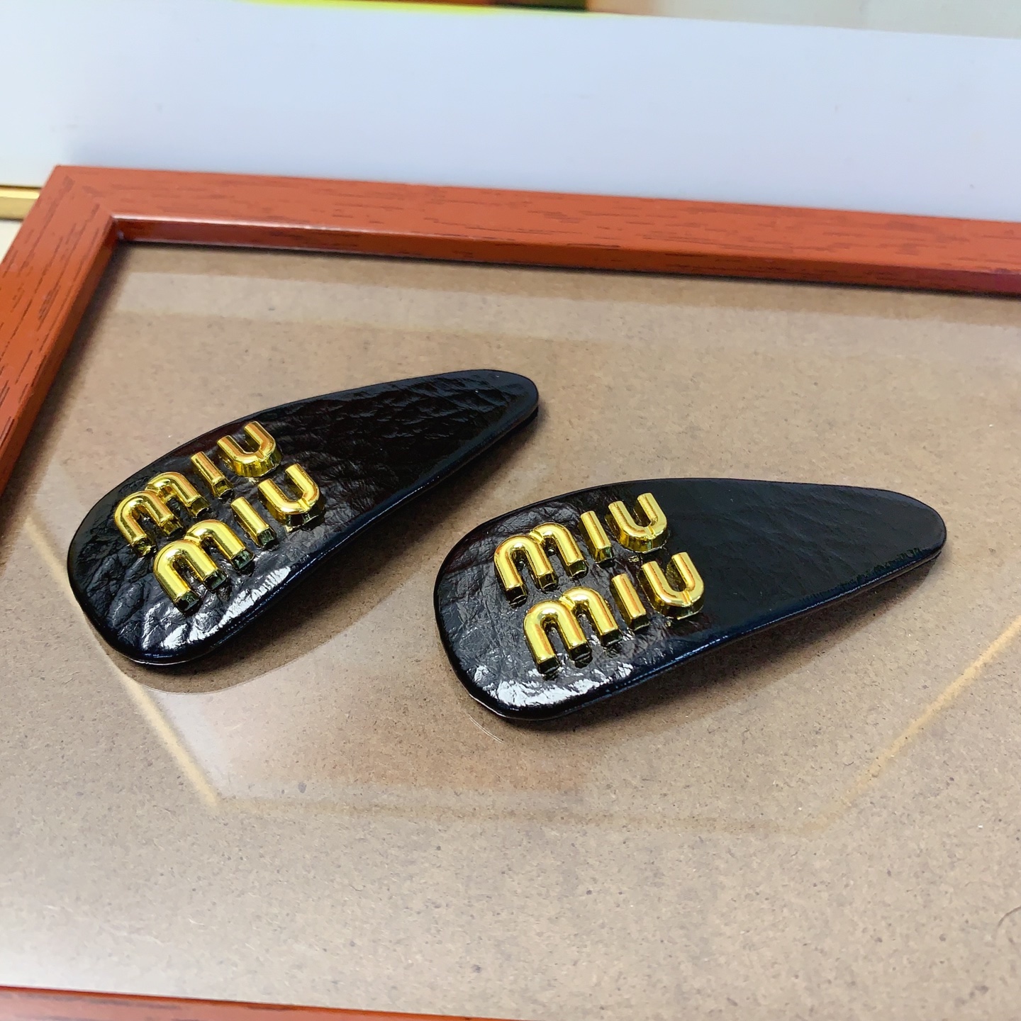 miumiu缪缪miumiu发夹新款边夹刘海夹bb夹压夹日常精致小单品 气质百搭小仙女必入单品 宝藏款 