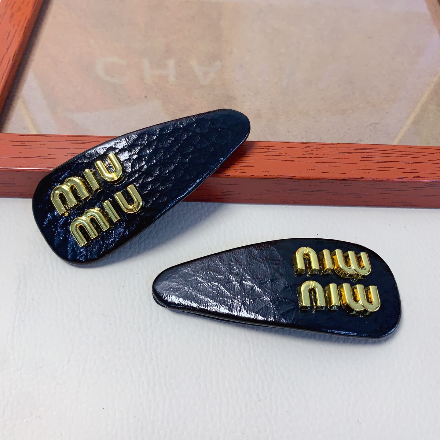 miumiu缪缪miumiu发夹新款边夹刘海夹bb夹压夹日常精致小单品 气质百搭小仙女必入单品 宝藏款 