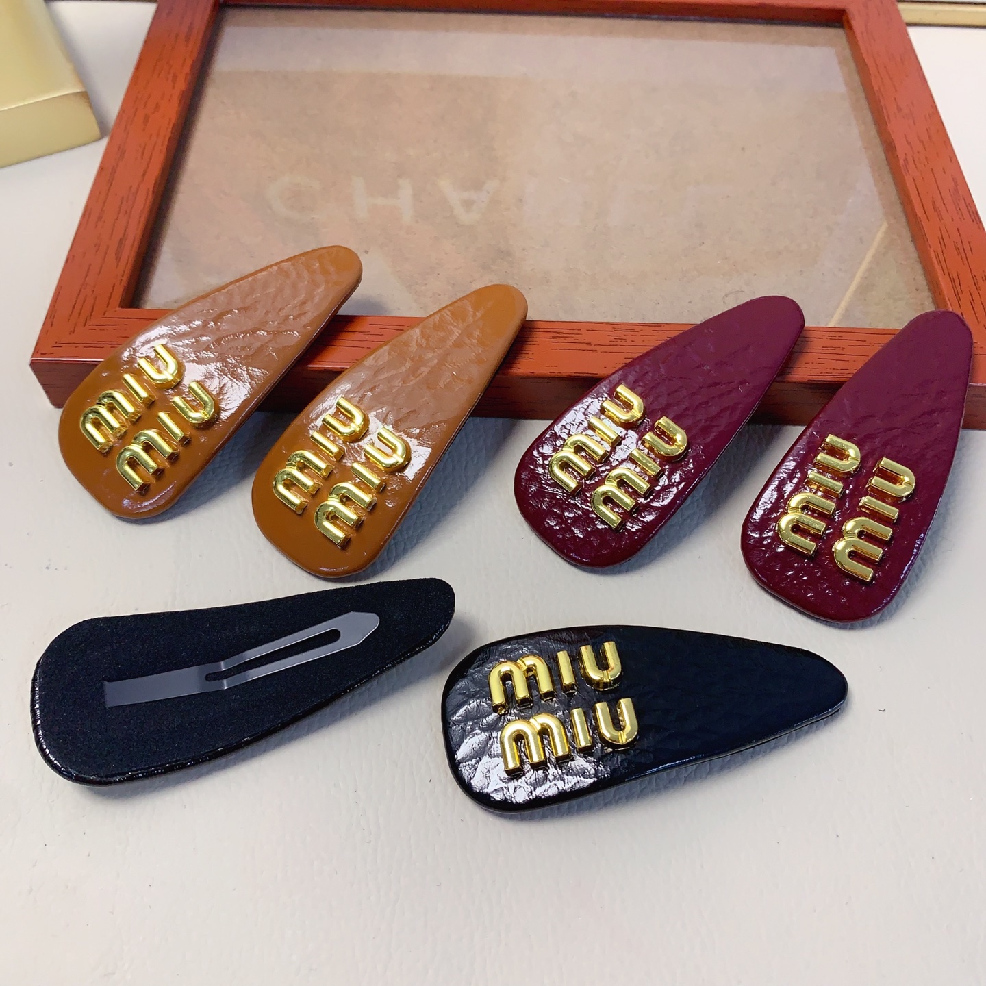 miumiu缪缪miumiu发夹新款边夹刘海夹bb夹压夹日常精致小单品 气质百搭小仙女必入单品 宝藏款 