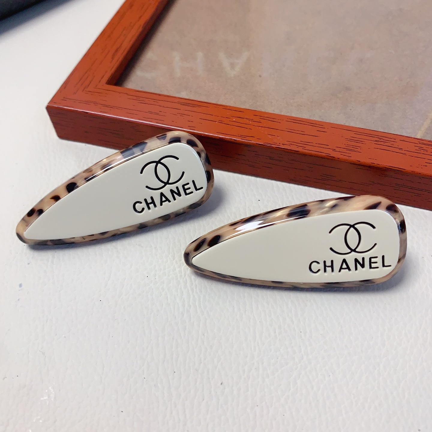 chanel小香chanel发夹豹纹边边夹刘海夹压夹日常精致小单品 气质百搭小仙女必入单品 宝藏款 闭眼