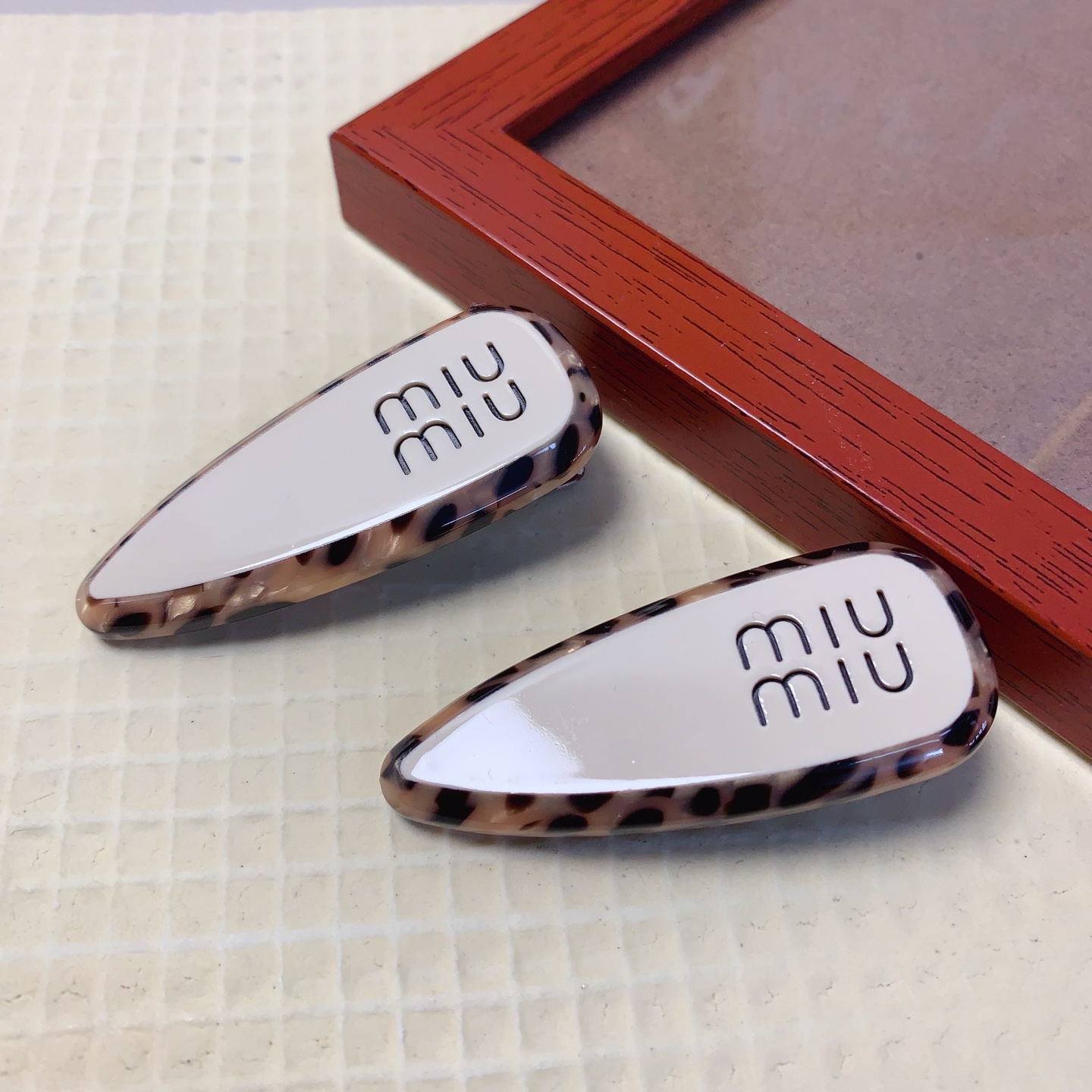 miumiu缪缪miumiu发夹醋酸豹纹边夹刘海夹bb夹压夹日常精致小单品 气质百搭小仙女必入单品 宝藏