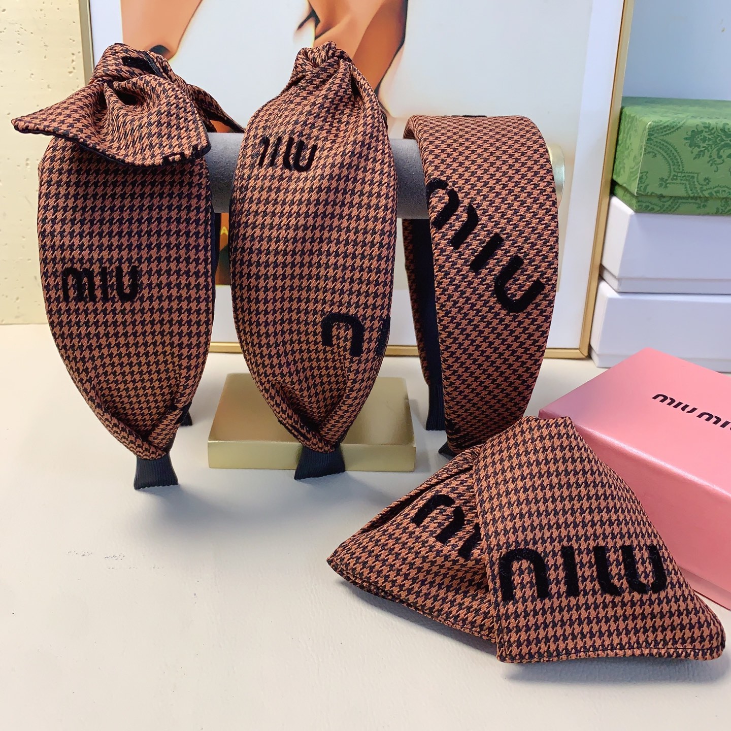 miumiu miumiu diadema, diadema de lujo con estampado de pata de gallo y terciopelo, elegante y versátil, imprescindible…