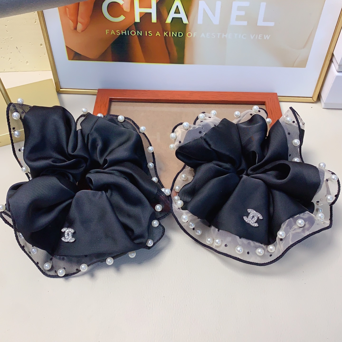 Chanel pequeño Chanel goma de seda con perlas en el borde, goma para el cabello, artículo diario exquisito y pequeño, i…