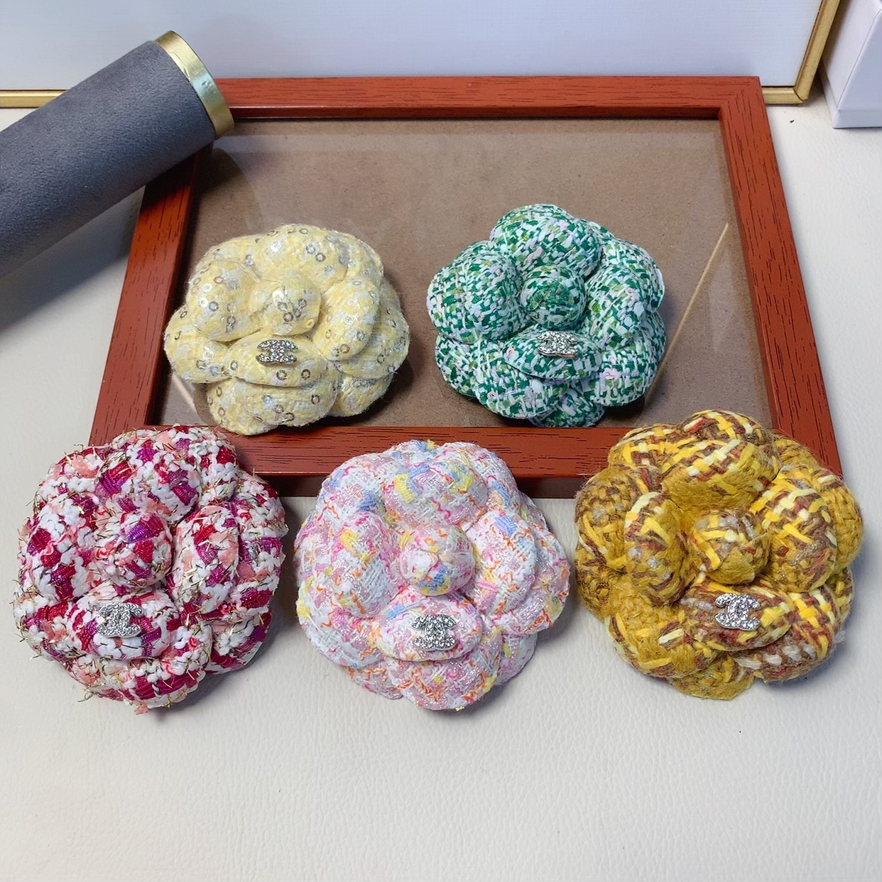Broche Chanel pequeño, broche Chanel, camelia de estilo Chanel ligero y tridimensional, de doble uso como broche y horq…