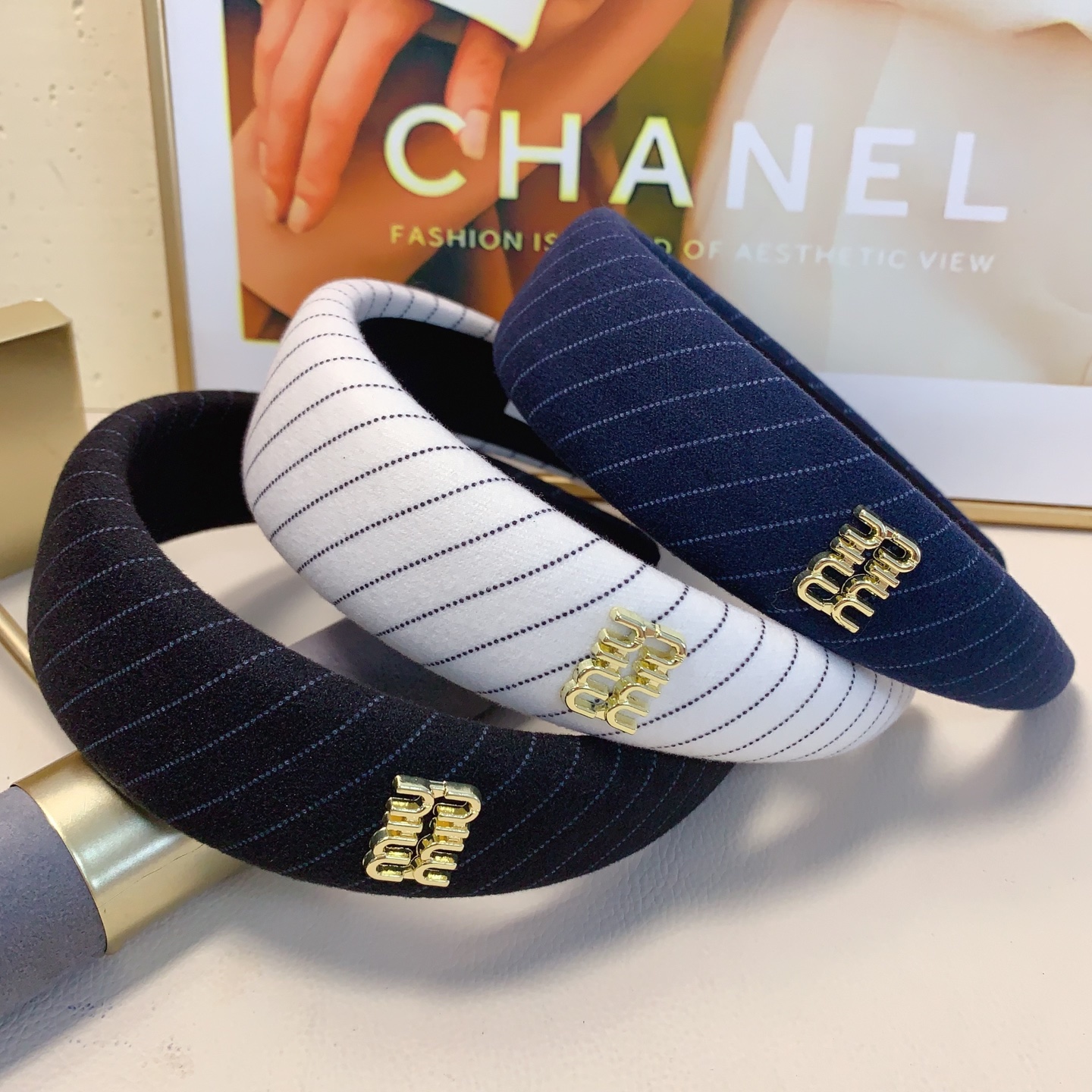 Miu Miu Miu Miu, diadema Miu Miu, diadema de nuevo estilo minimalista y lujoso, elegante y versátil, imprescindible par…