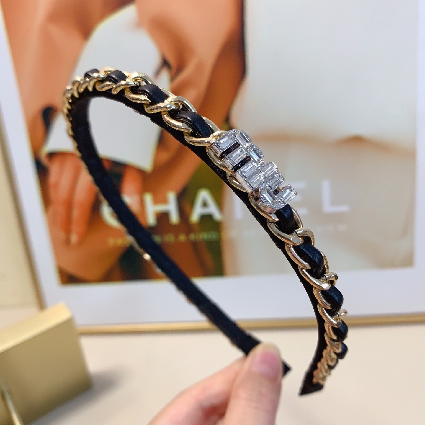 Miu Miu Miu Miu, diadema Miu Miu, diadema de cadena estilo minimalista y lujoso, elegante y versátil, imprescindible pa…