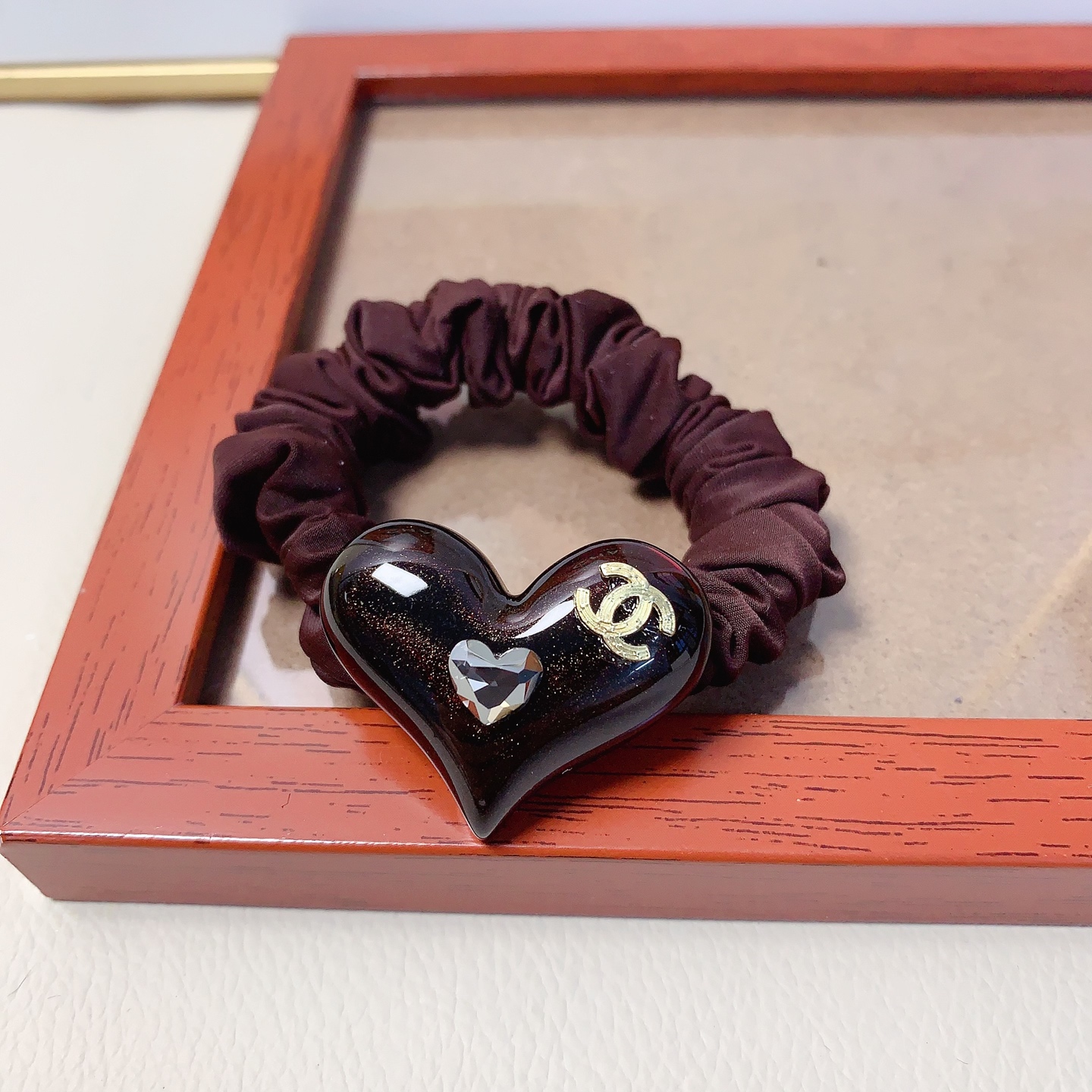 Goma de pelo Chanel pequeña, goma de pelo de corazón de acetato, pieza pequeña y exquisita para el uso diario, elegante…