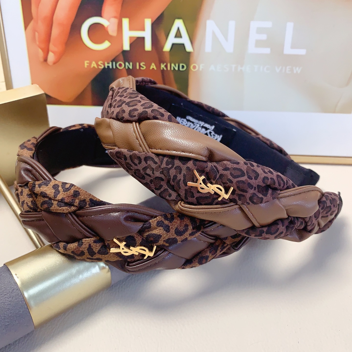YSL Saint Laurent diadema de piel trenzada de leopardo, estilo lujoso, elegante y versátil, imprescindible para hadas p…