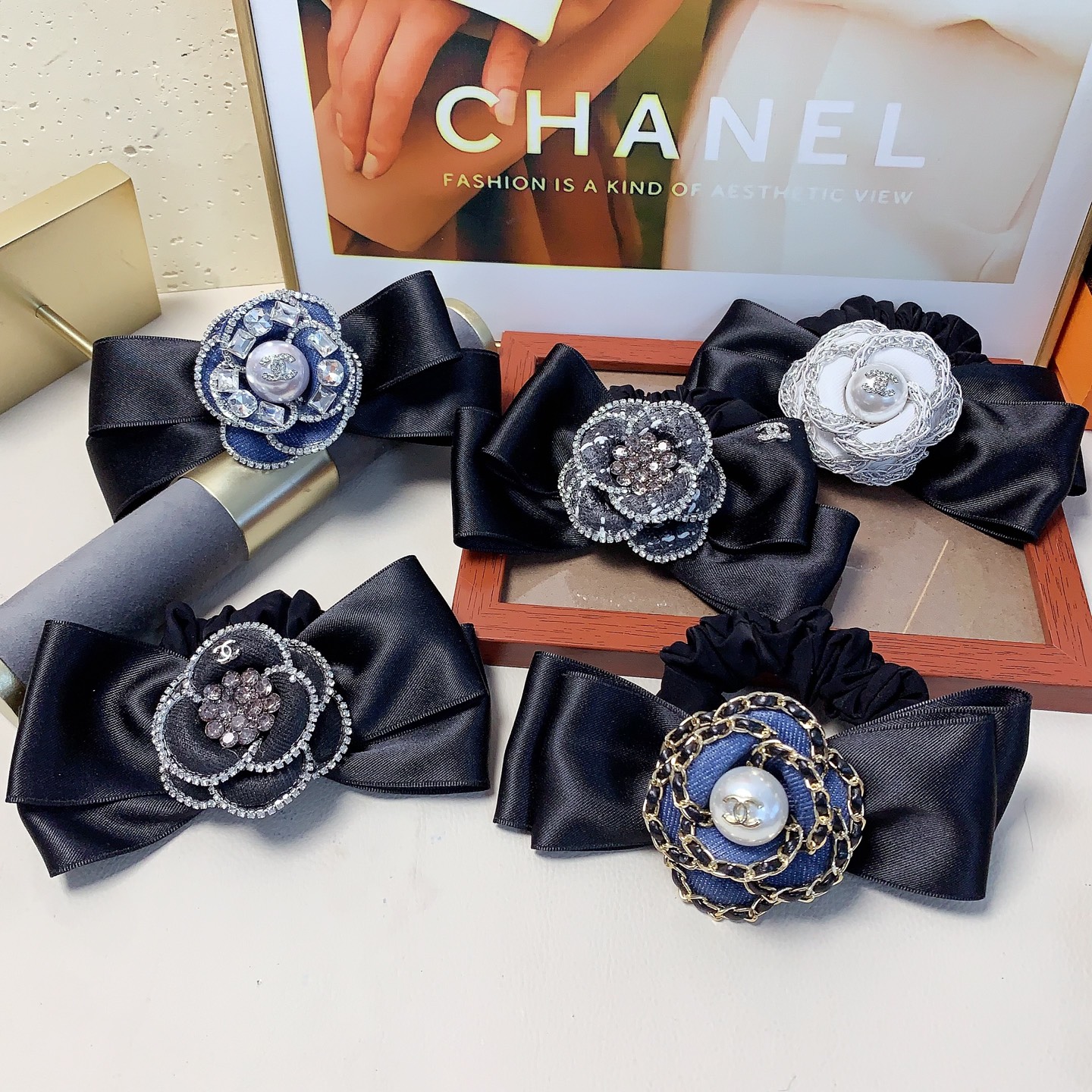 Chanel pequeño Chanel goma para el cabello, goma de lazo y camelia, coletero grande, elegante y versátil, imprescindibl…