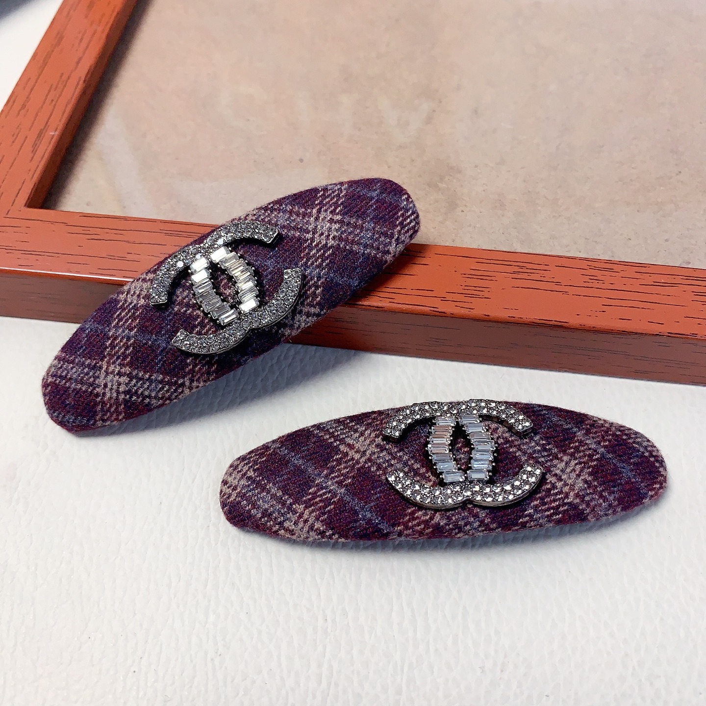 chanel pequeño chanel horquilla Nueva horquilla de diamantes de imitación completa para el costado, pequeño accesorio d…