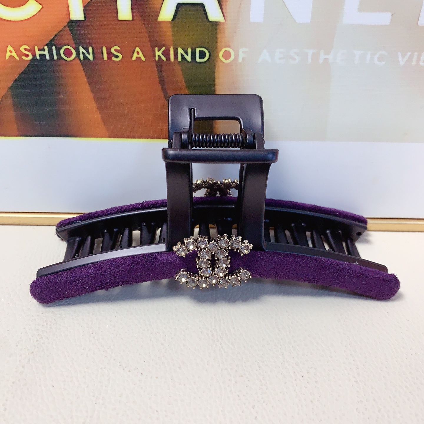chanel pequeño chanel pinza para el pelo, pinza de terciopelo con pedrería, elegante y versátil, artículo pequeño y exq…