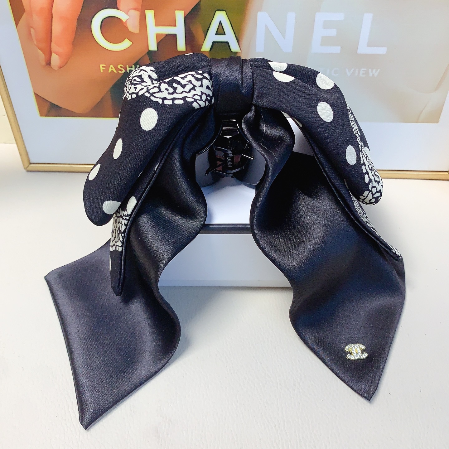 Horquilla CHANEL pequeña, pinza de lazo doble con lunares, elegante y versátil, accesorio diario refinado, imprescindib…