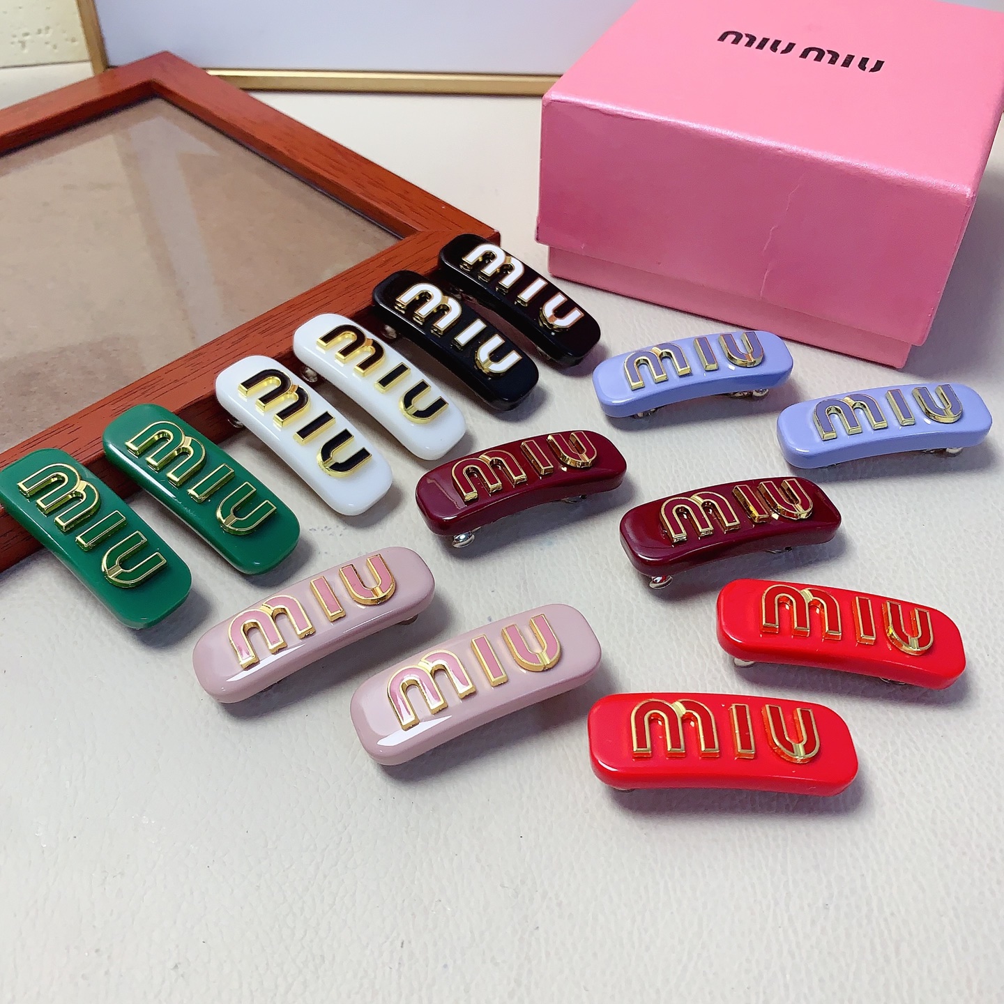 Miu Miu Miu Miu pinza para el cabello, pinza pequeña con logo nuevo para el flequillo, accesorio diario exquisito, eleg…