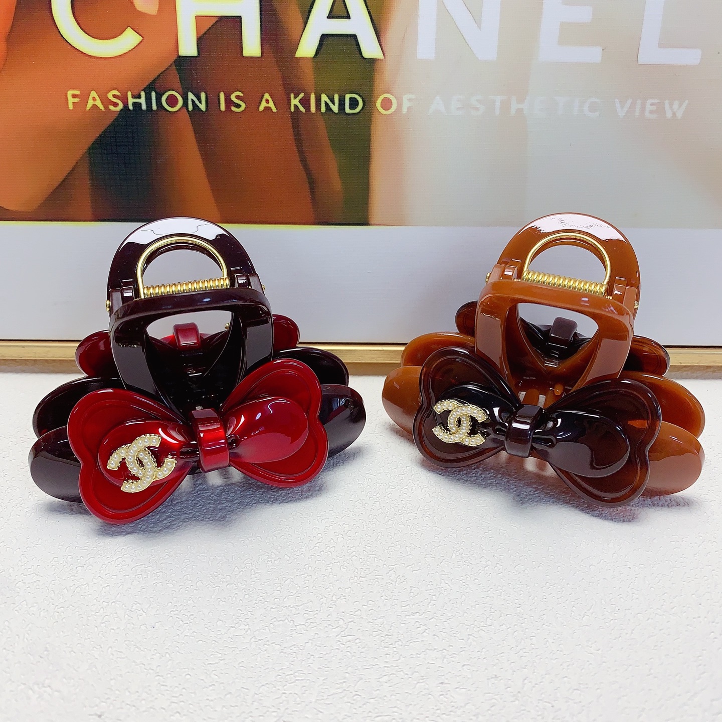 Chanel pequeño, horquilla Chanel, versión alta 🔝🔝🔝 horquilla de moño de resina, elegante y versátil para el uso diar…