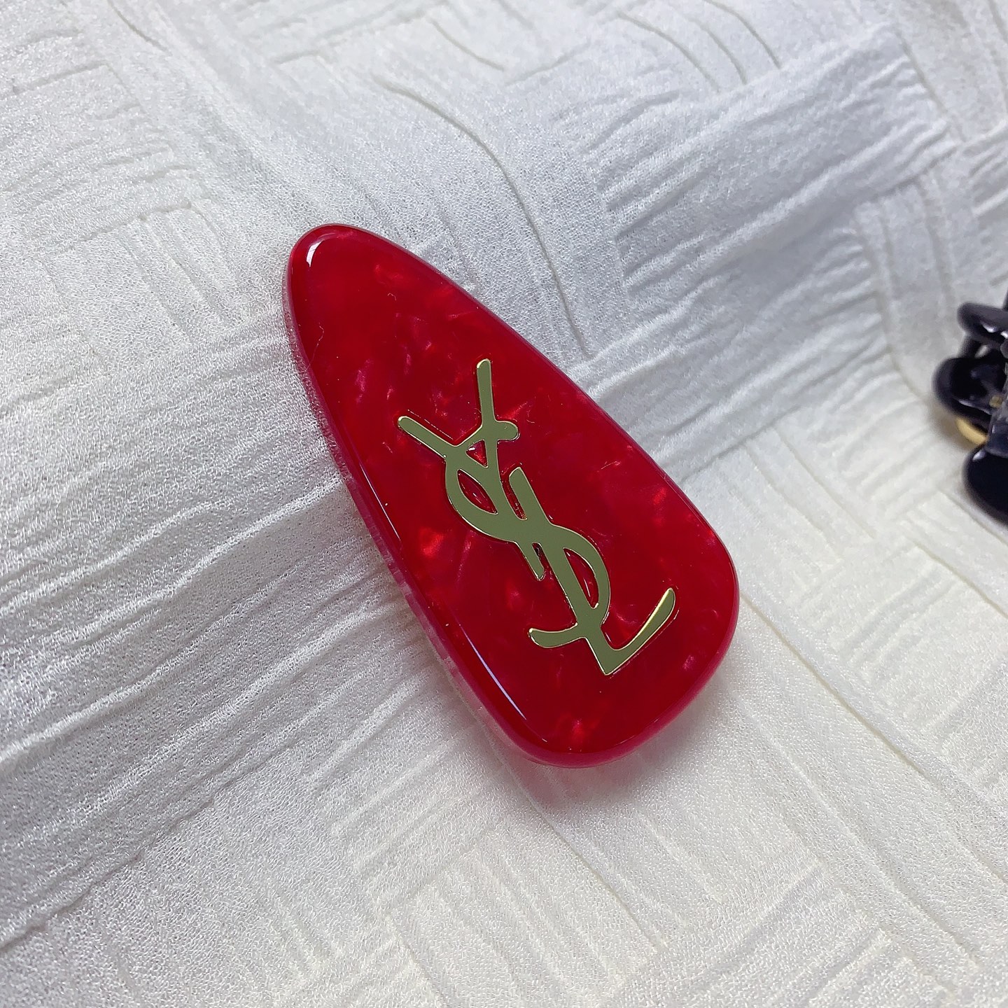 YSL Saint Laurent pinza para el pelo, pinza de presión de acetato rojo año nuevo 🔥, accesorio diario exquisi…
