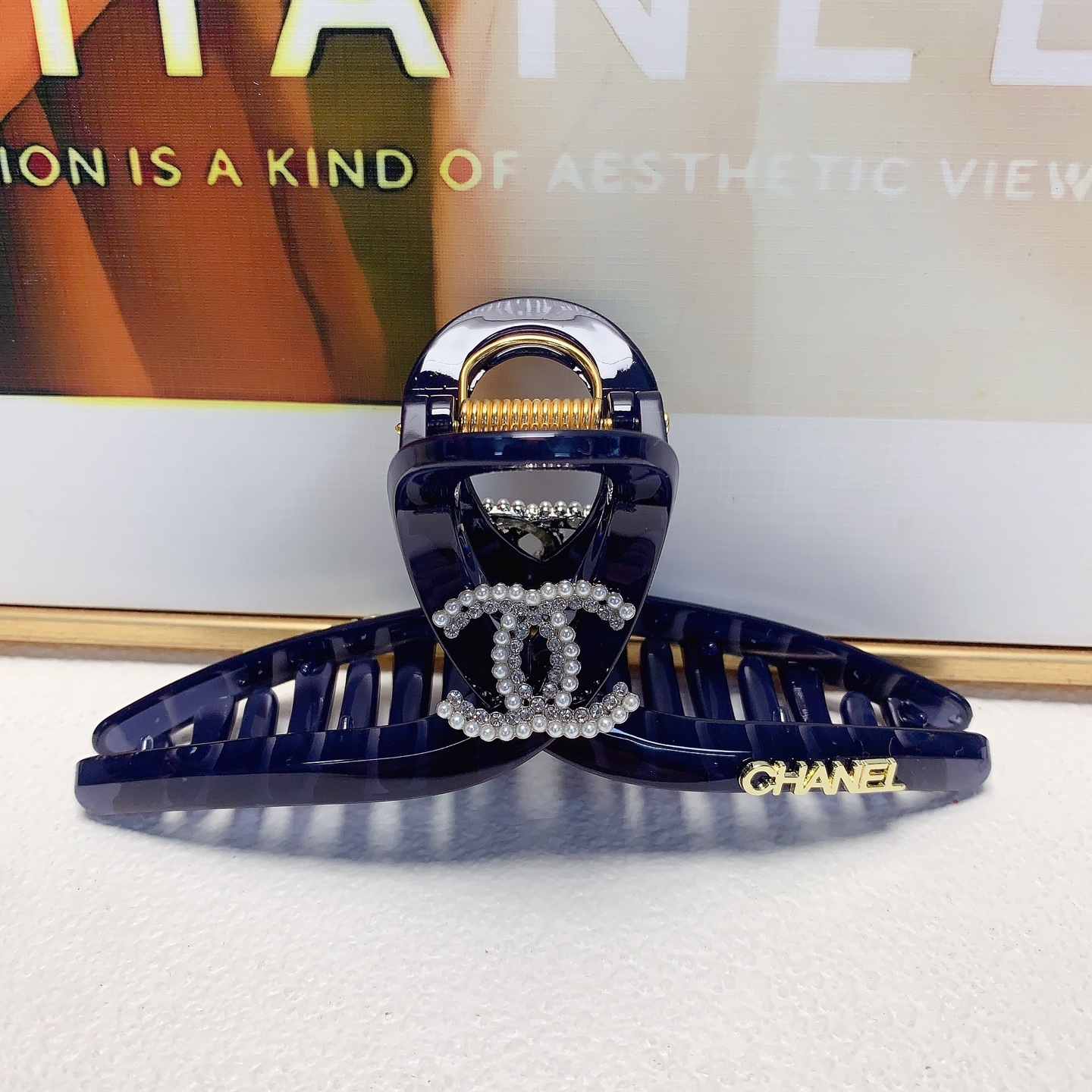 Chanel pequeño Chanel pinza para el cabello, pinza con logo de perla de acetato, elegante y versátil, accesorio diario …