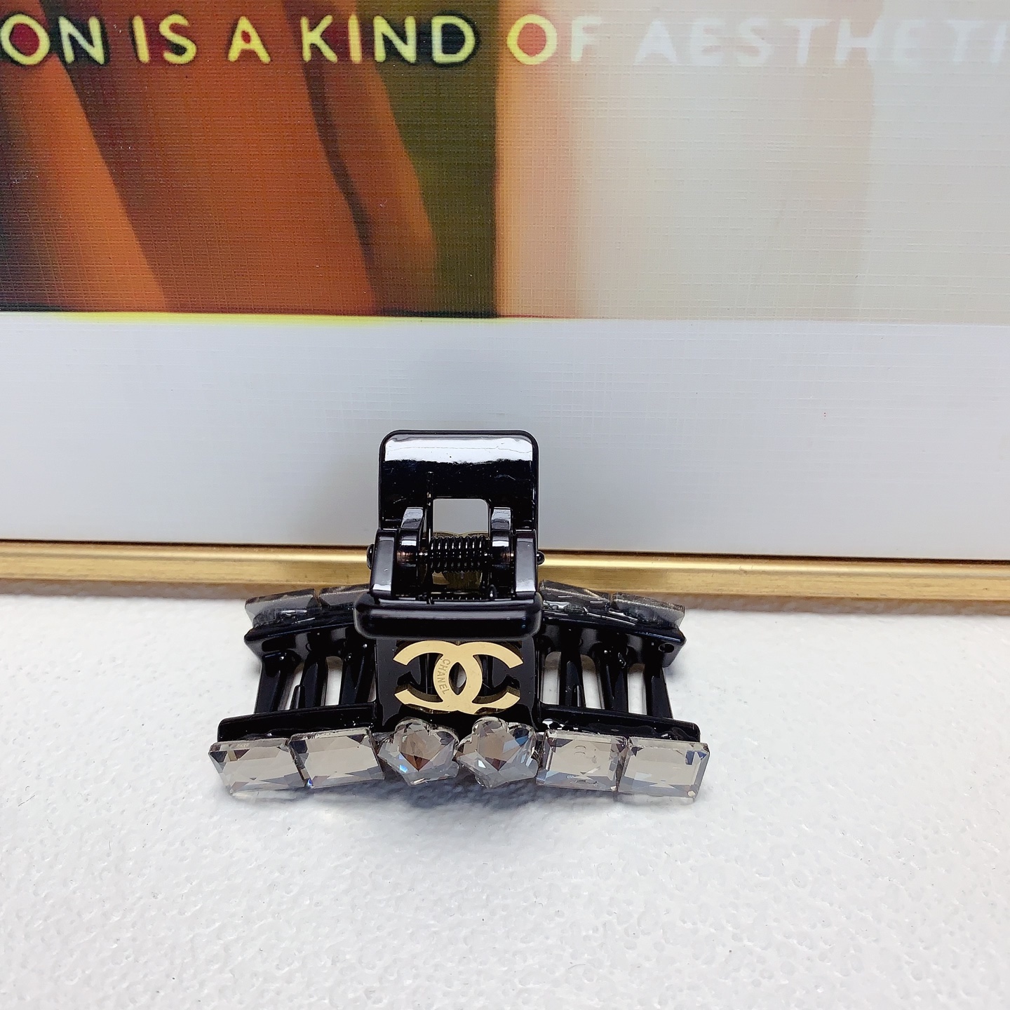Chanel pequeño Chanel pinza para el cabello, pinza con logo de cristal checo, elegante y versátil, accesorio diario exq…