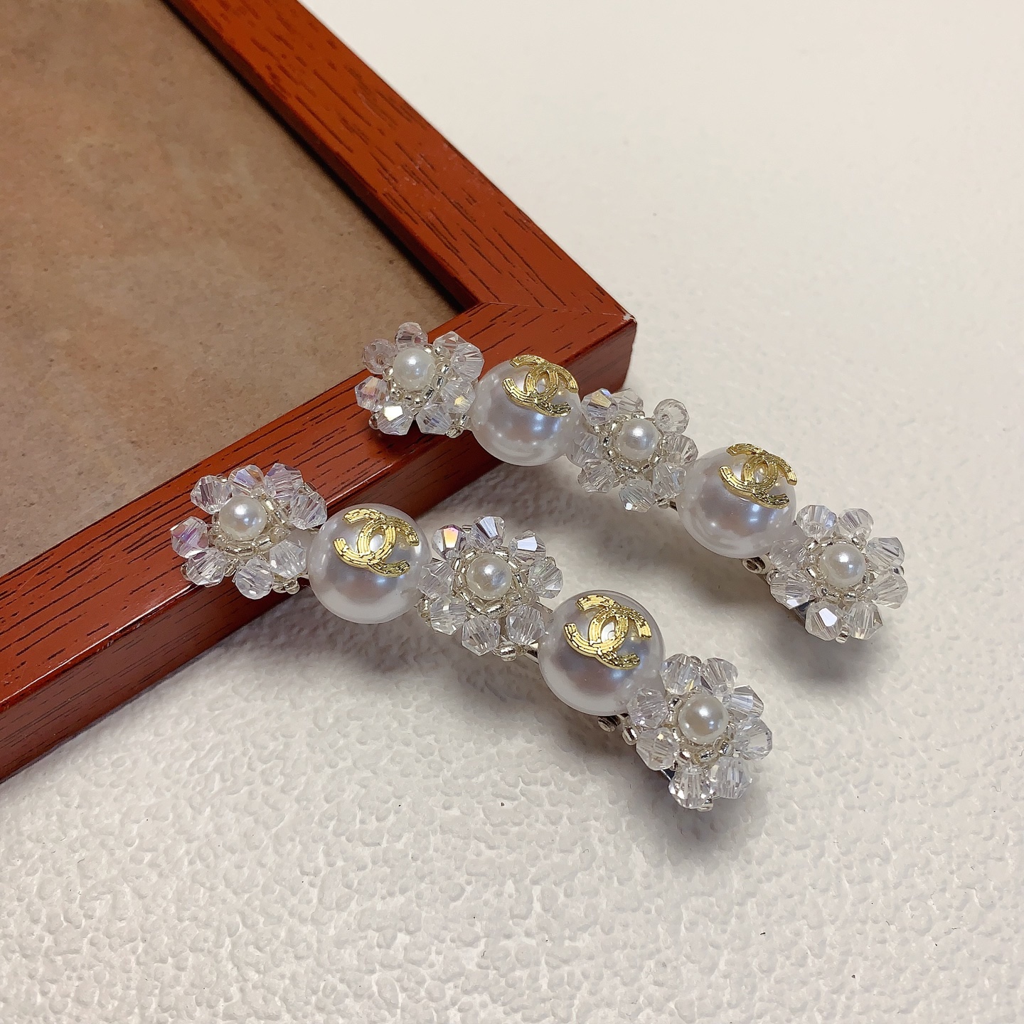 Chanel pequeño Chanel pin para el cabello, pinza lateral de perlas de Swarovski, accesorio diario exquisito, elegante y…