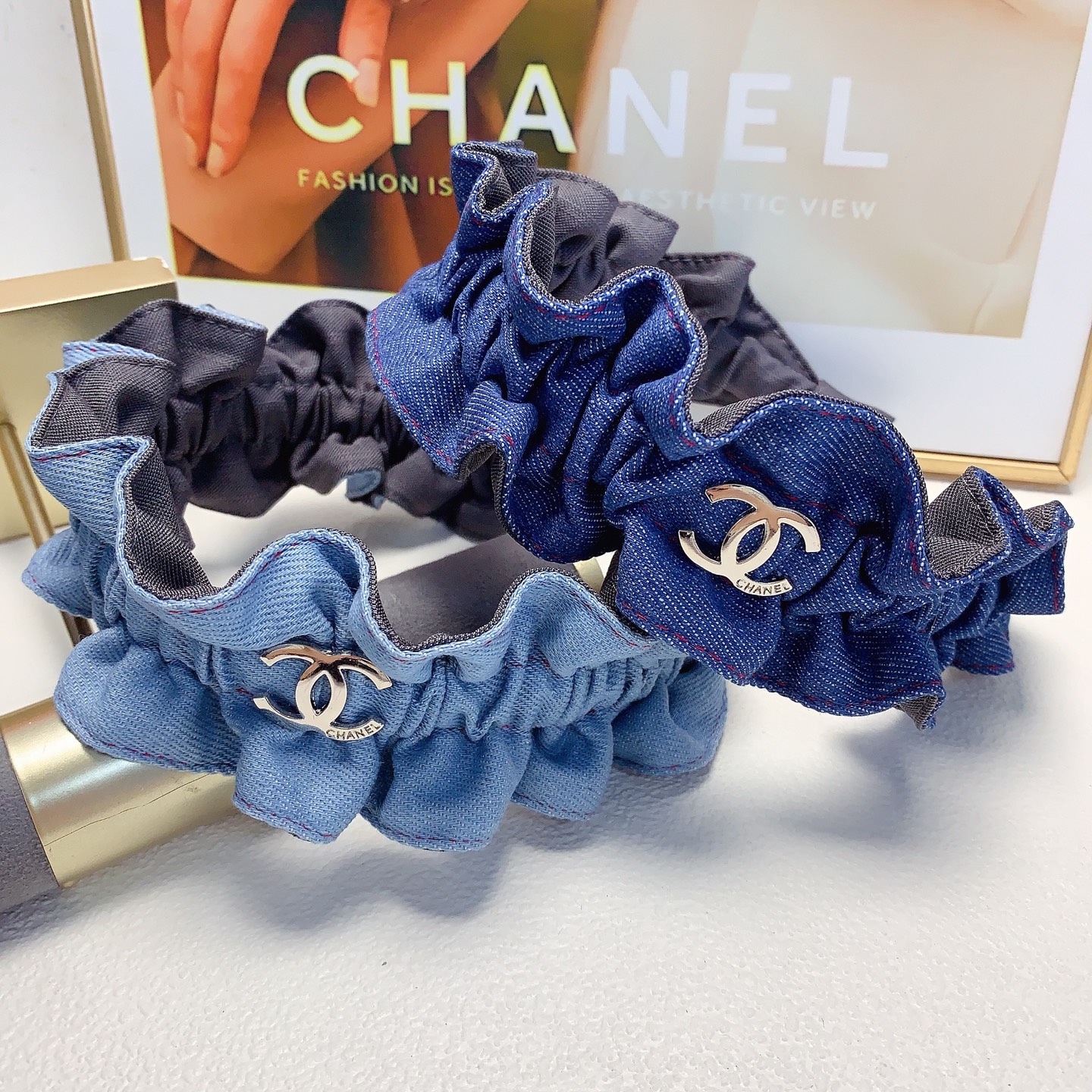 Chanel, diadema Chanel, diadema de lujo con volantes de mezclilla, elegante y versátil, imprescindible para chicas jóve…