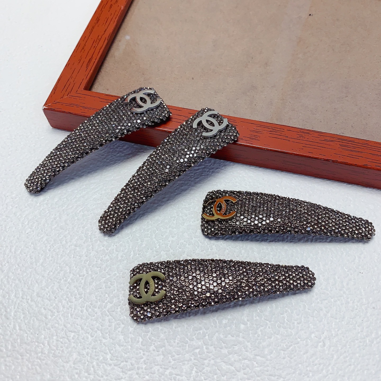 chanel pequeño chanel pinza para el pelo con logo de acero de titanio, pinza pequeña, pinza lateral, pequeño accesorio …