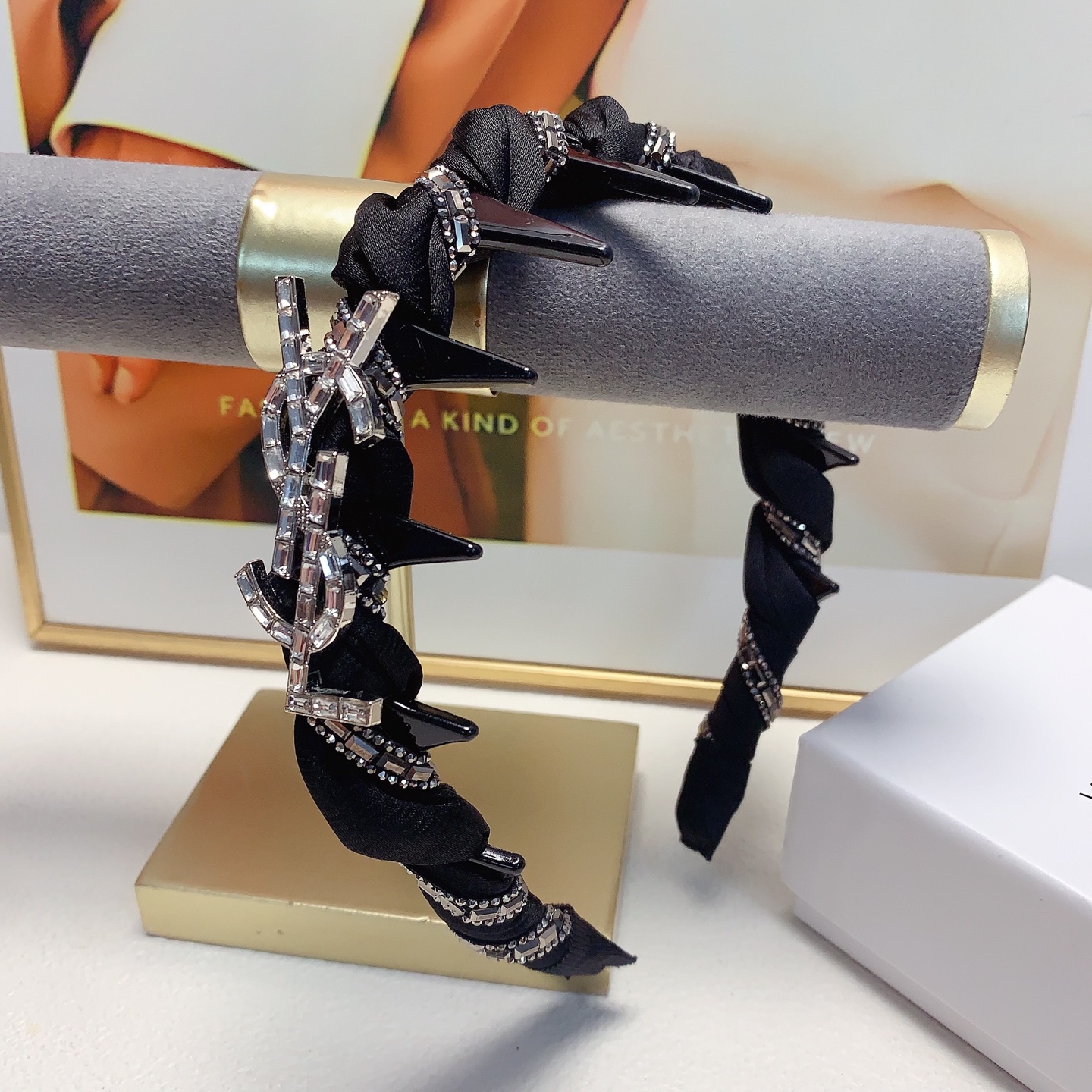 YSL Saint Laurent, diadema YSL, diadema de lujo con dientes antideslizantes, elegante y versátil, imprescindible para c…