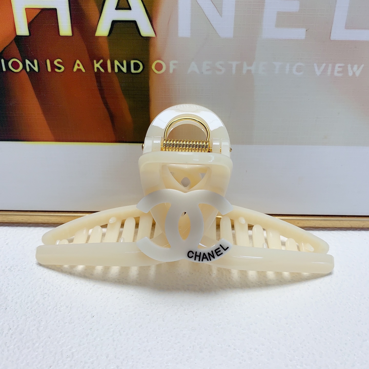 Chanel small fragrance, Chanel pin, acetate logo claw clip, elegant and versatile, everyday exquisite small item, a mus…