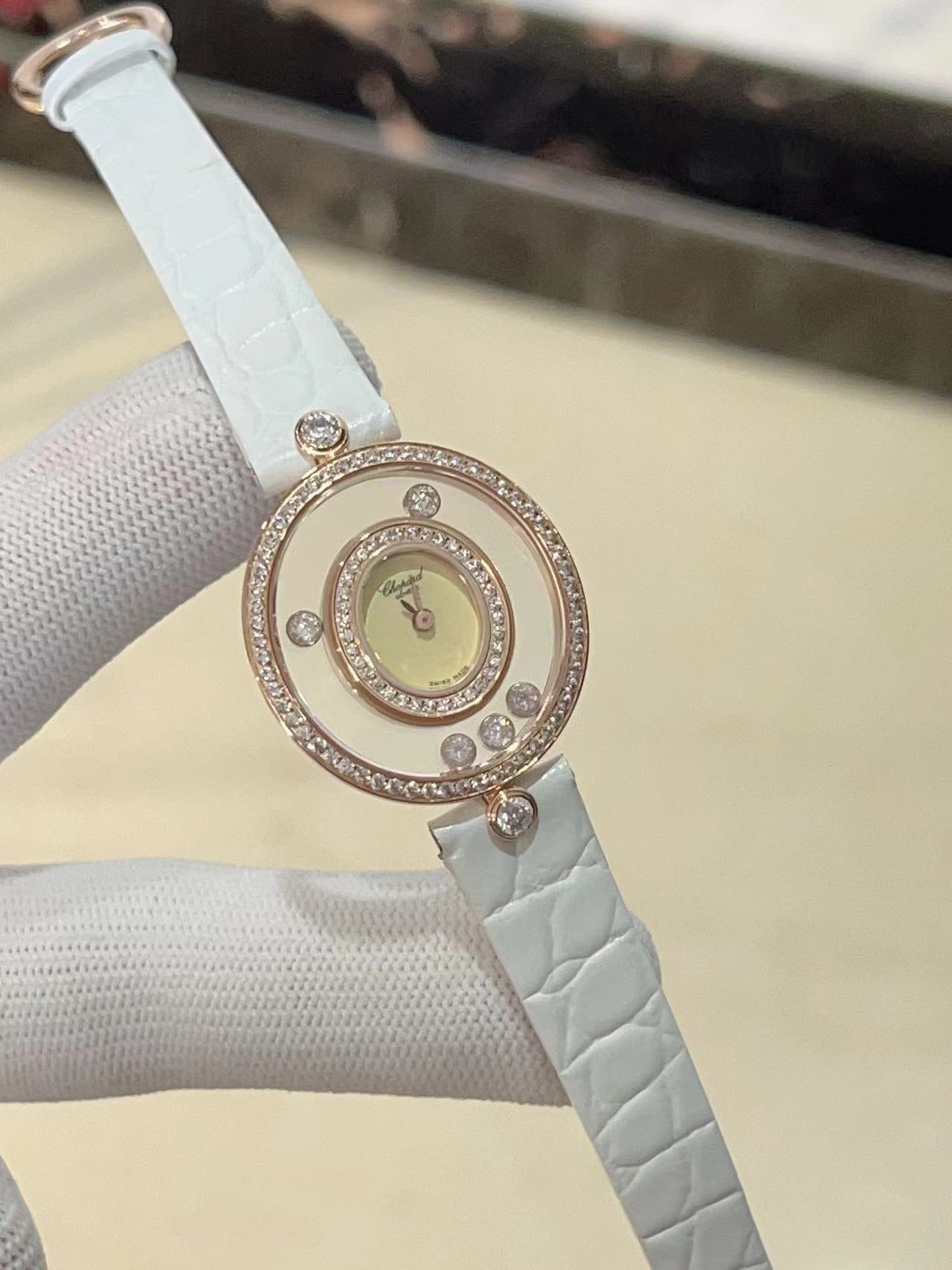 萧邦-Chopard新增最新绿表盘HAPPYDIAMONDS系列快乐钻椭圆形腕表蓝宝石玻璃镜面原厂瑞士石