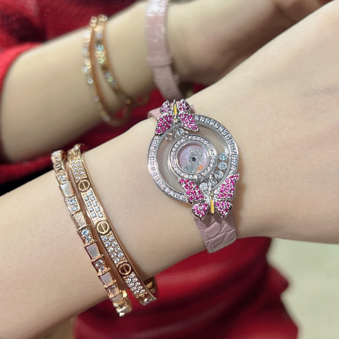 NO:158340,The latest model, the highest version in the market, a series of Happy Diamond Chopin, a hot-selling choard (Chopin) hay sort series that makes you beautiful enough to have no friends!  Women's watch!  This perfectly presents the avant-garde, generous and delicate characteristics of women with a modern and fashionable design style, Swiss ETA quartz movement [leisure] Double-layer sapphire glass [strength] [leisure] Size: 28mm, welcome to forward!  ,,chopard19860909最新款 市场最高版本 快乐钻肖邦一系列 让你美到没朋友的爆款 choard（肖邦）hay sort 系列！女士腕表！这样以现代时尚的设计风格,完美呈现出女性的前卫、大方、秀气的特质瑞士ETA石英机芯[悠闲] 双层蓝宝石玻璃[强][悠闲] 尺寸:28mm,欢迎转发！,,chopard,Watch