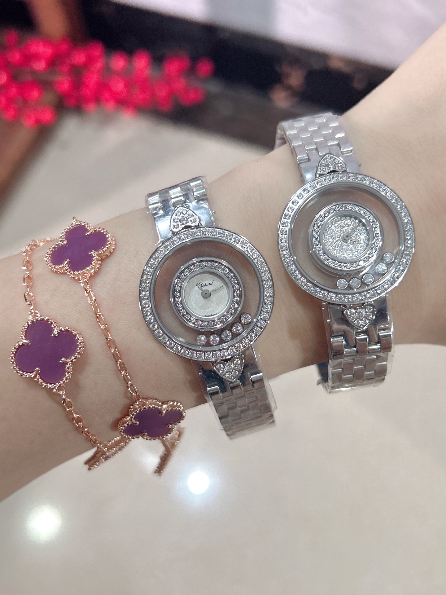 NO:946621,The popular [color][color] heart-shaped ears [applause] choard (Chopin) hay sort series that will make you so beautiful that you have no friends!  Double-layered five-bead diamond ladies watch!  Happy Diamond has gold and profit, which means progress and profit, Swiss ETA quartz movement [leisurely] double-layer sapphire glass imported watch strap, size: 28mm. The length of the rigid strap can be adjusted, the cowhide leather strap and the silk strap surface are available in multiple colors.,,chopard,cowhide19860909让你美到没朋友的爆款[色][色]耳位心形[鼓掌] choard（肖邦）hay sort 系列！双层五珠镶钻女士腕表！快乐钻有金有赚寓意有进有赚,瑞士ETA石英机芯[悠闲] 双层蓝宝石玻璃进口表带,尺寸:28mm.刚带可调节长短,牛皮带娟丝带表面多色可选.,,chopard,cowhide,Watch