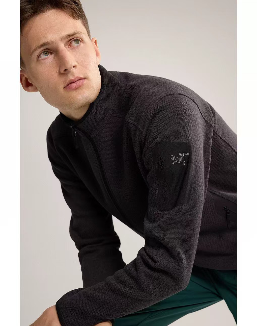 Arc'teryx Covert: Cárdigan Ligero de Forro Polar con Bordado para Otoño/Invierno 7 i1740326538664 9401 0 5