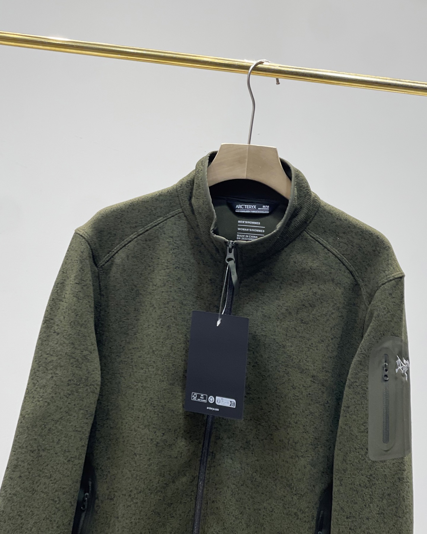 Arc'teryx Covert: Cárdigan Ligero de Forro Polar con Bordado para Otoño/Invierno 36 i1740326539282 555 0 29