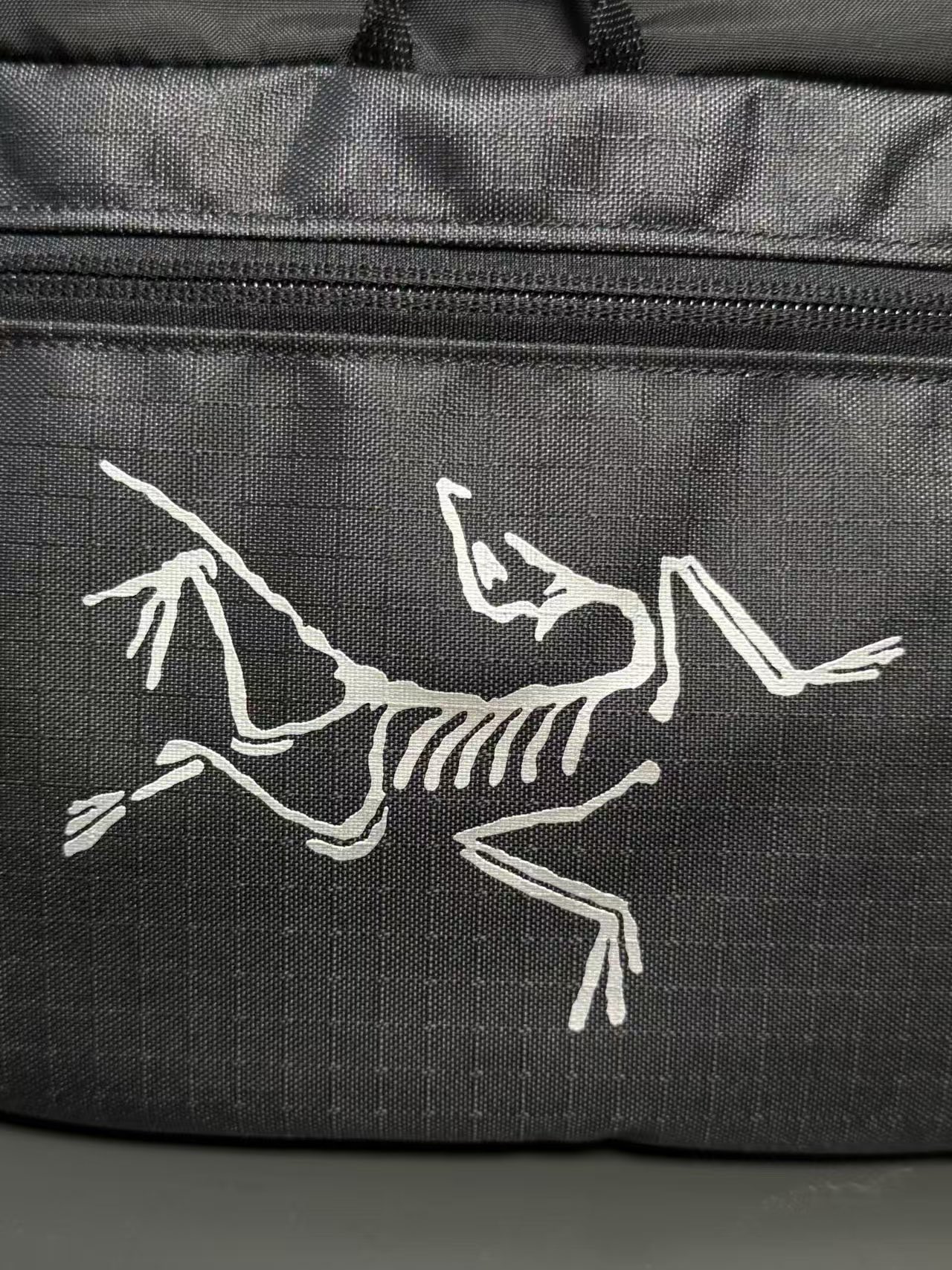 Arc'teryx Bolsa de Mano Deportiva y Casual de Nailon Estampado ICHALKBUCKET25 23 i1750471807690 3294 0 22