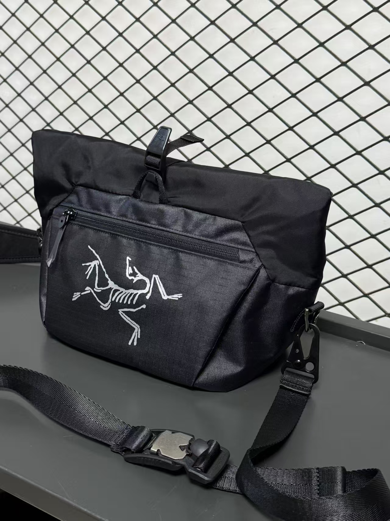 Arc'teryx Bolsa de Mano Deportiva y Casual de Nailon Estampado ICHALKBUCKET25 22 i1750471807975 7404 0 21