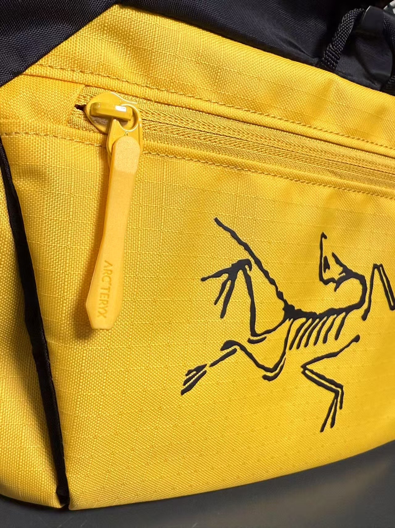 Arc'teryx Bolsa de Mano Deportiva y Casual de Nailon Estampado ICHALKBUCKET25 6 i1750471808417 9955 0 5