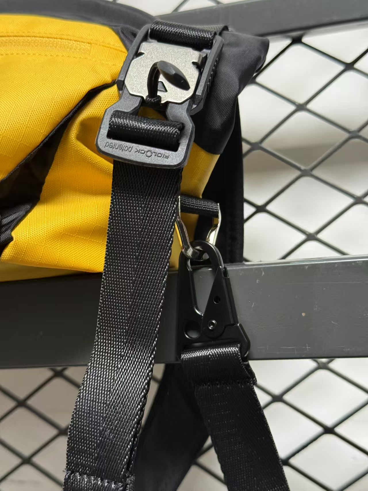 Arc'teryx Bolsa de Mano Deportiva y Casual de Nailon Estampado ICHALKBUCKET25 9 i1750471808716 5841 0 8