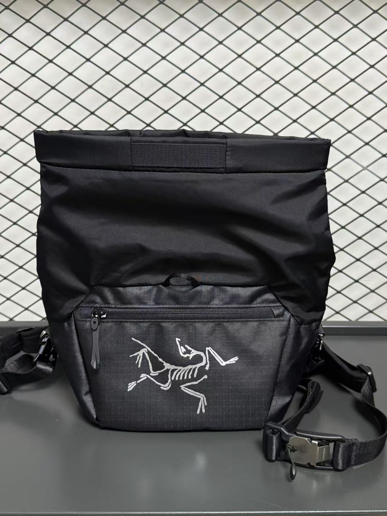 Arc'teryx Bolsa de Mano Deportiva y Casual de Nailon Estampado ICHALKBUCKET25 28 i1750471808720 9870 0 27