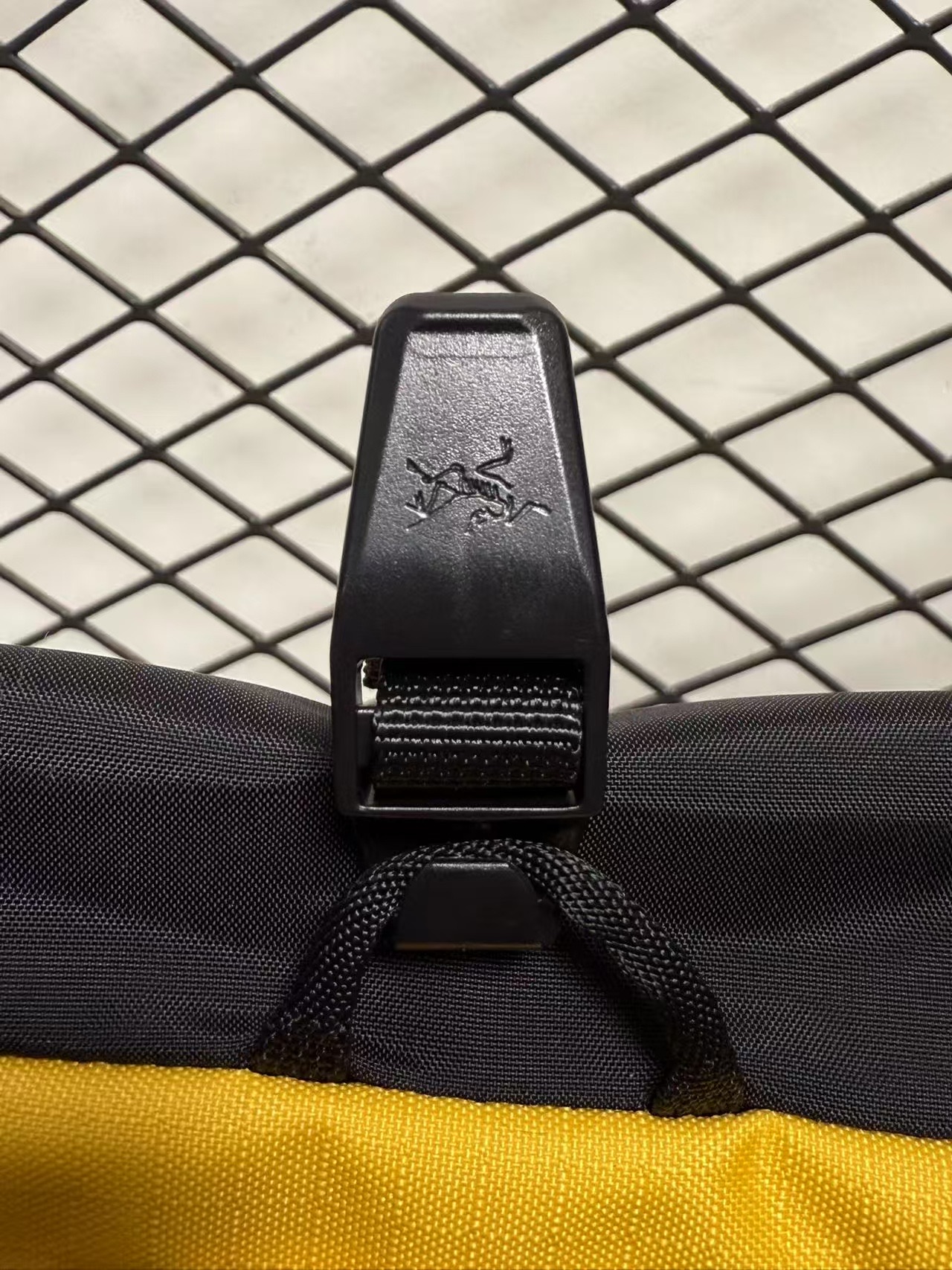 Arc'teryx Bolsa de Mano Deportiva y Casual de Nailon Estampado ICHALKBUCKET25 5 i1750471809085 390 0 4