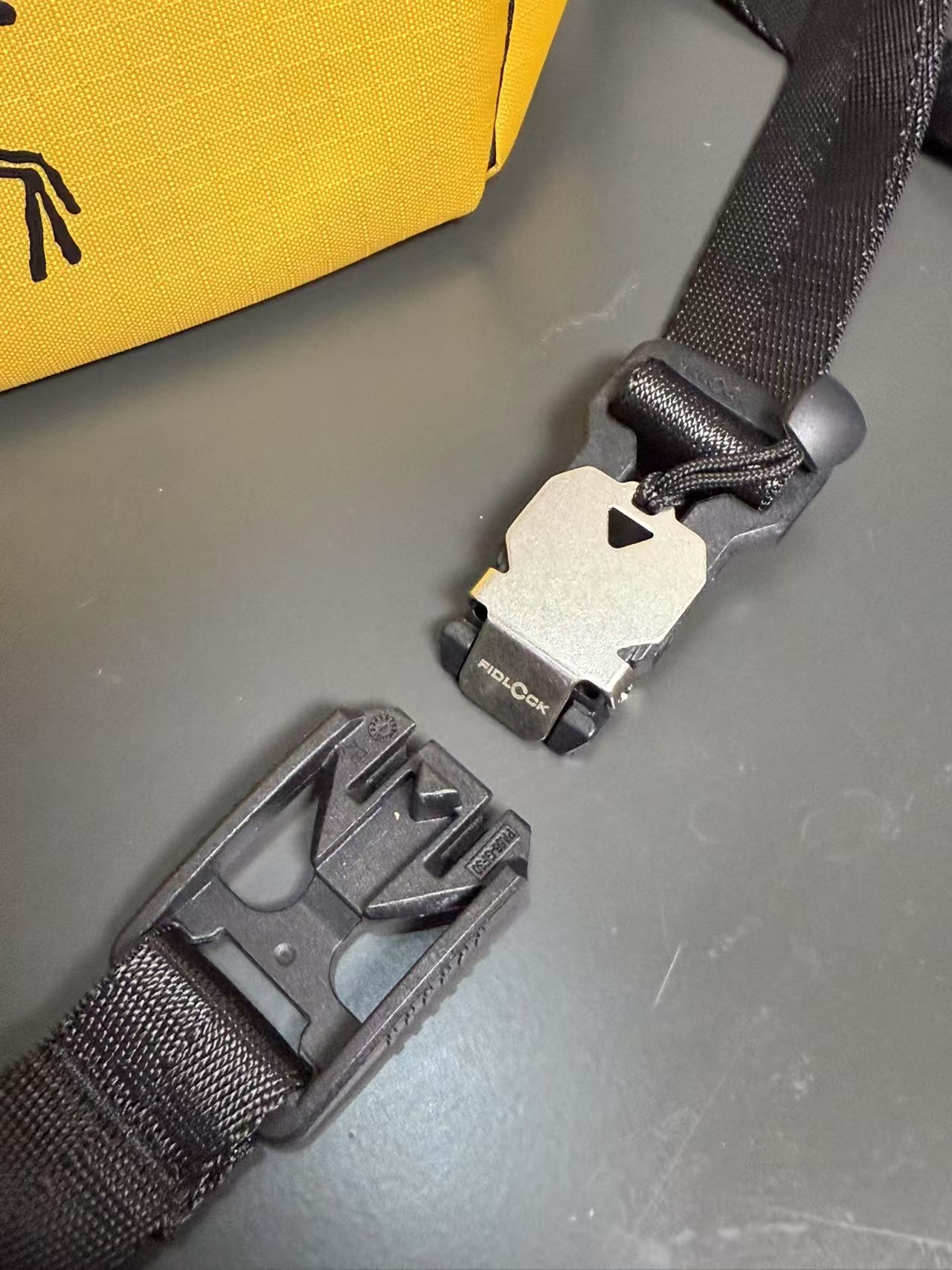 Arc'teryx Bolsa de Mano Deportiva y Casual de Nailon Estampado ICHALKBUCKET25 7 i1750471809189 1889 0 6