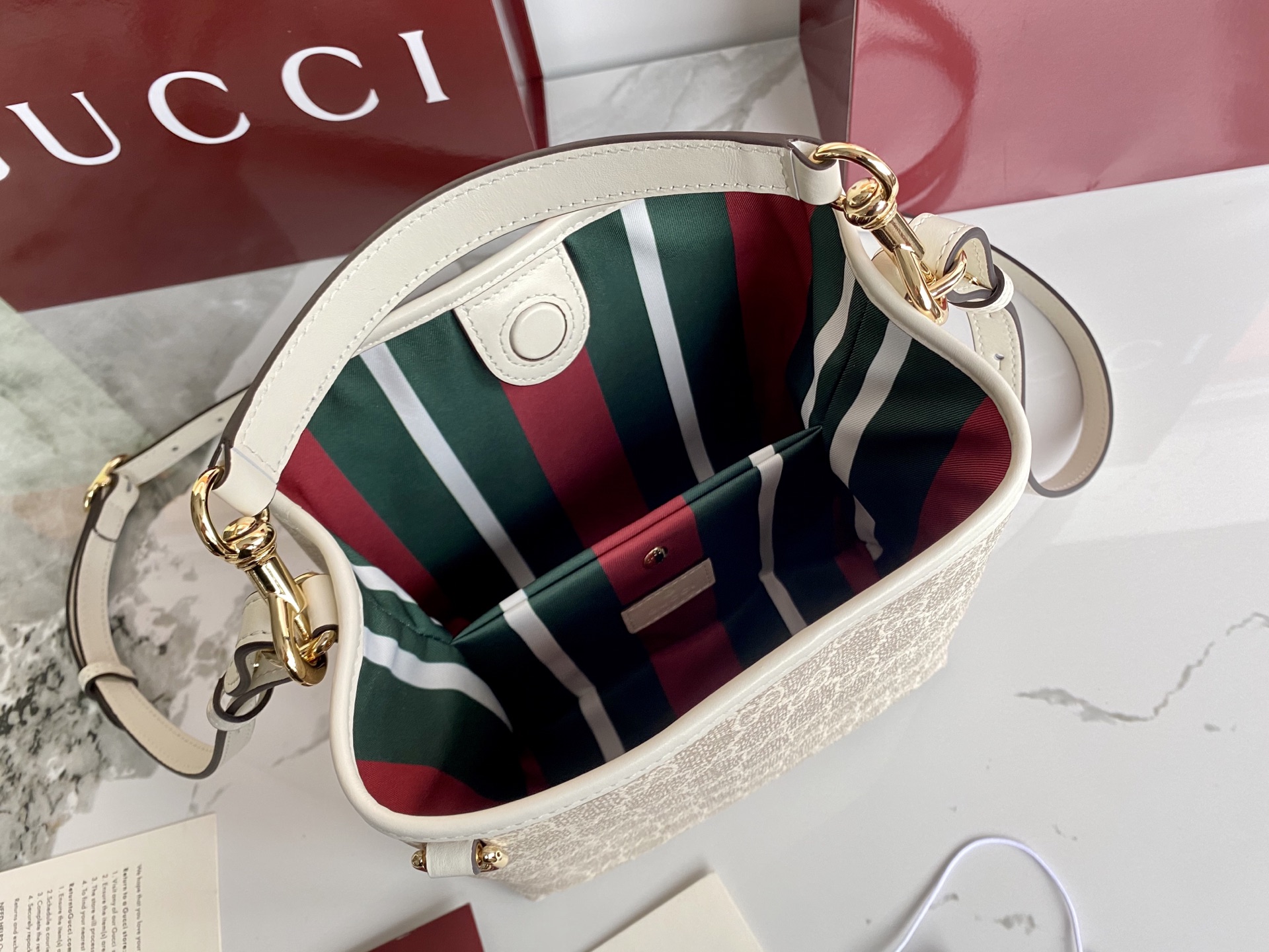 Gucci Emblem Mini Bucket Bag Beige and White New Gucci Letter Pattern 7 i1748328530099 2106 0 5