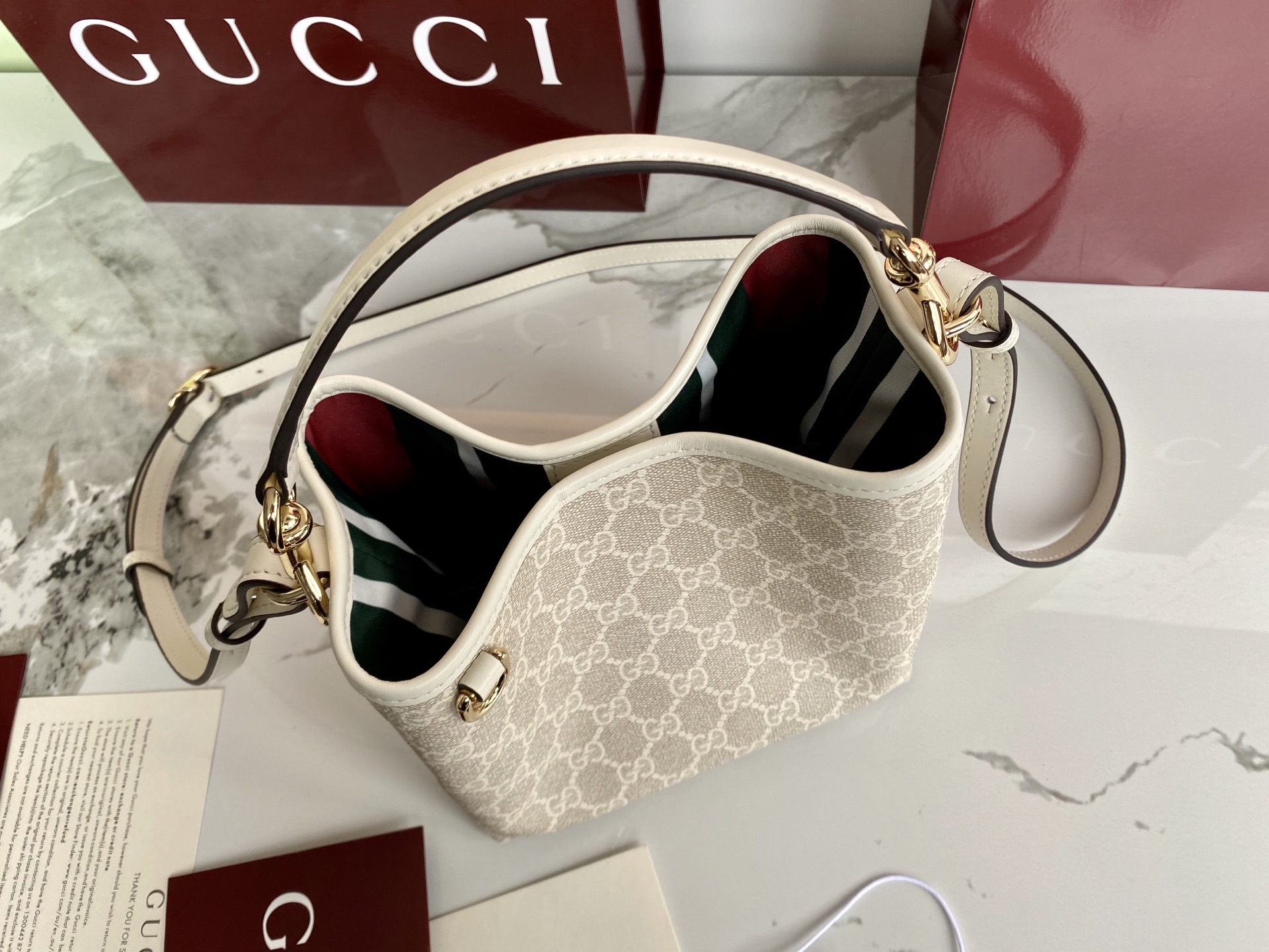 Gucci Emblem Mini Bucket Bag Beige and White New Gucci Letter Pattern 6 i1748328530168 5307 0 4