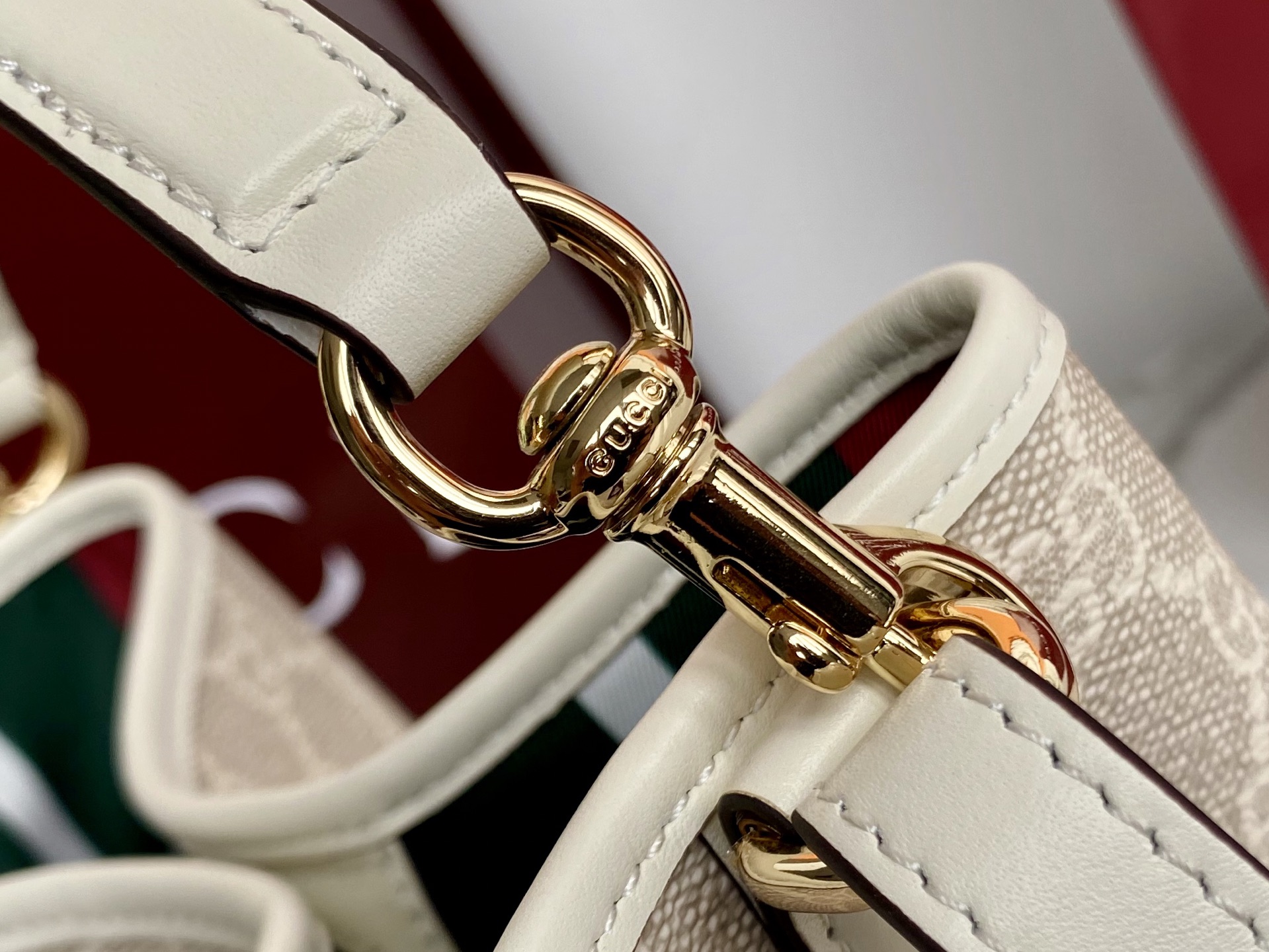 Gucci Emblem Mini Bucket Bag Beige and White New Gucci Letter Pattern 9 i1748328532368 9224 0 7